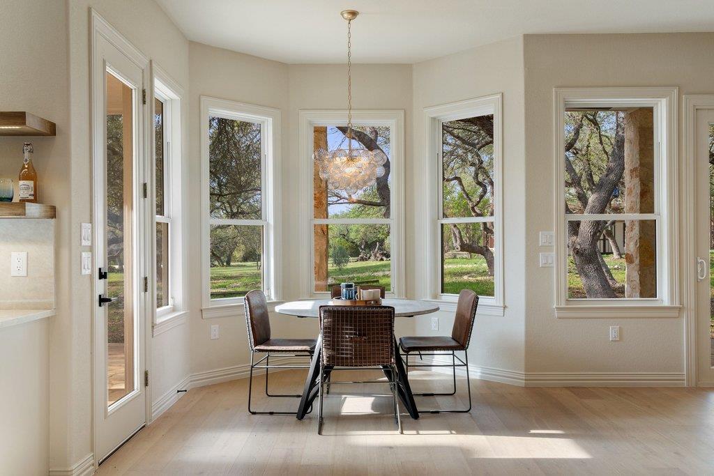 999 Enchanted Oaks Dr, Driftwood, TX 78619