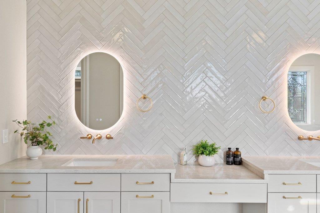 999 Enchanted Oaks Dr, Driftwood, TX 78619