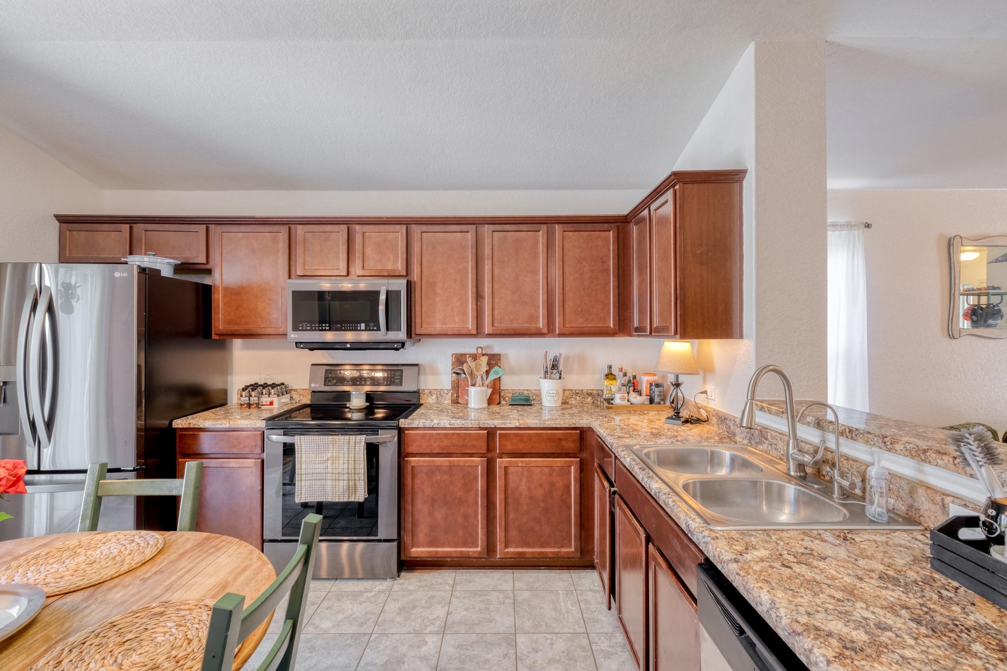 174 Falcon Dr, Luling, TX 78648