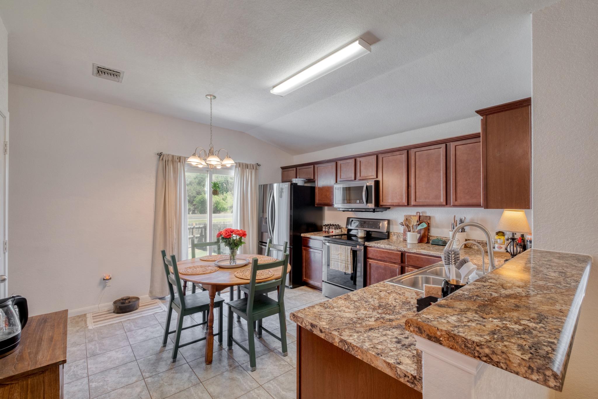 174 Falcon Dr, Luling, TX 78648