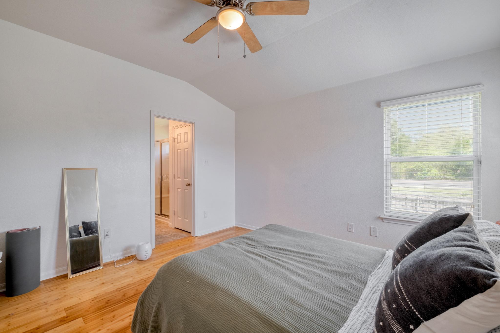 174 Falcon Dr, Luling, TX 78648