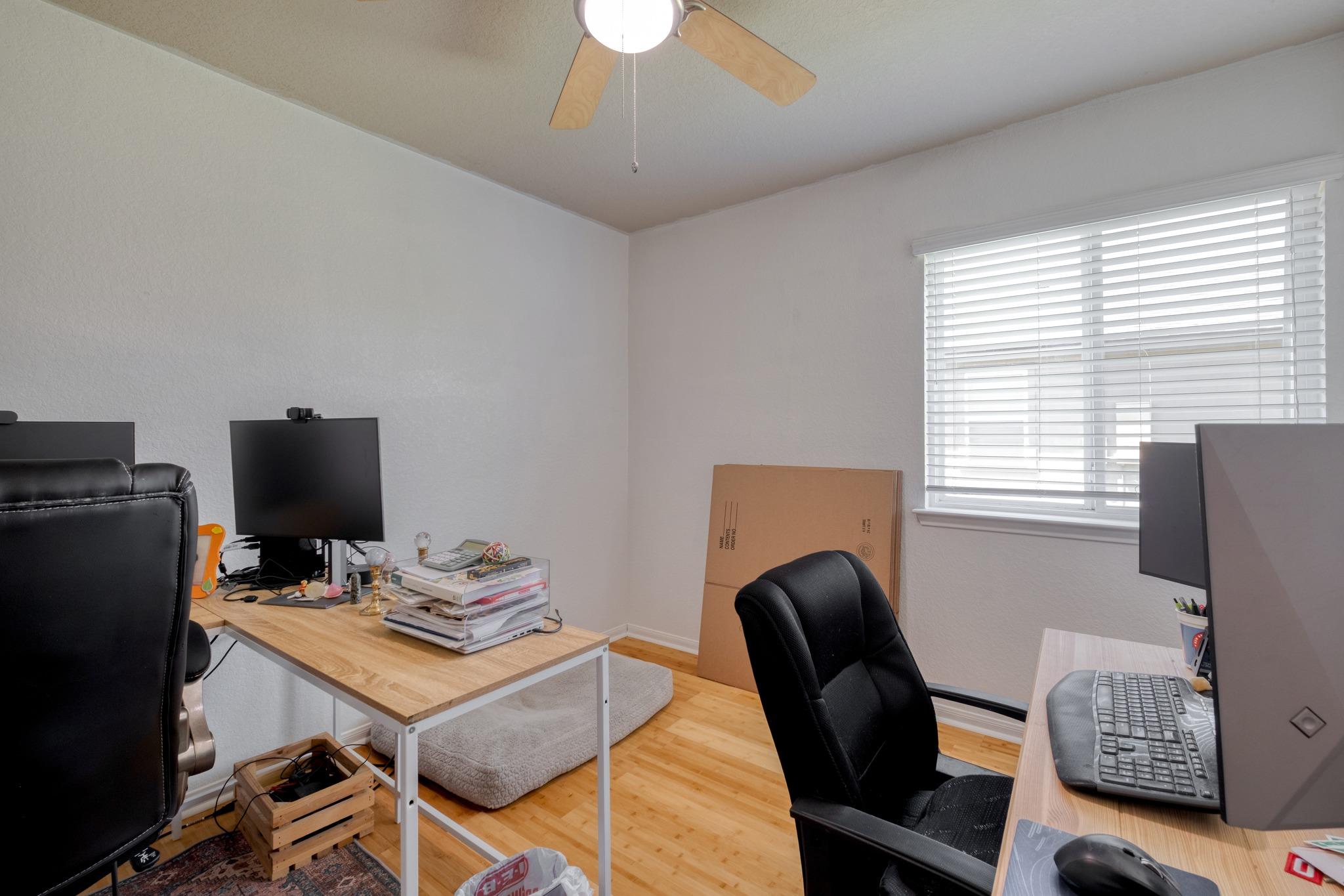 174 Falcon Dr, Luling, TX 78648