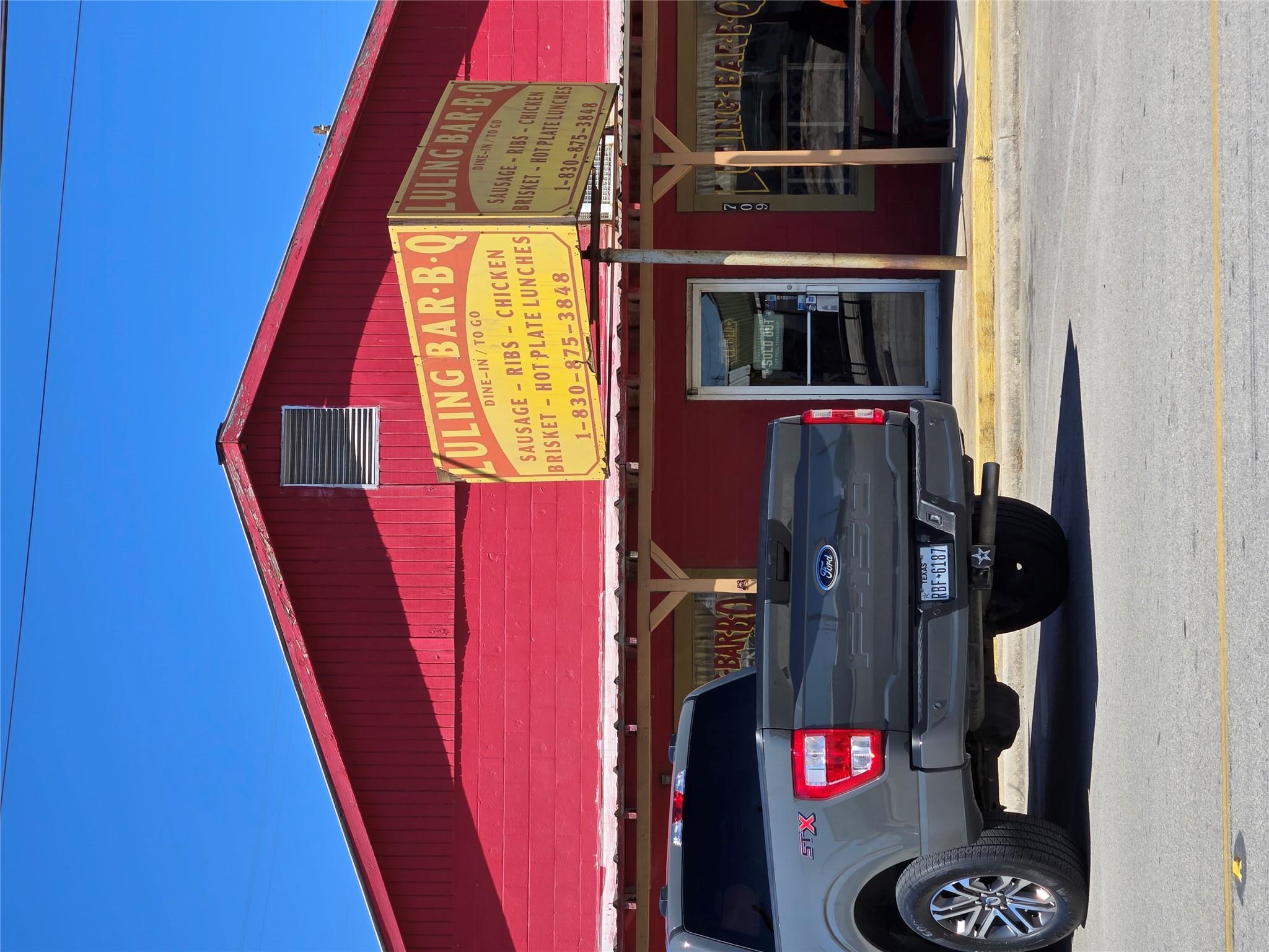 174 Falcon Dr, Luling, TX 78648