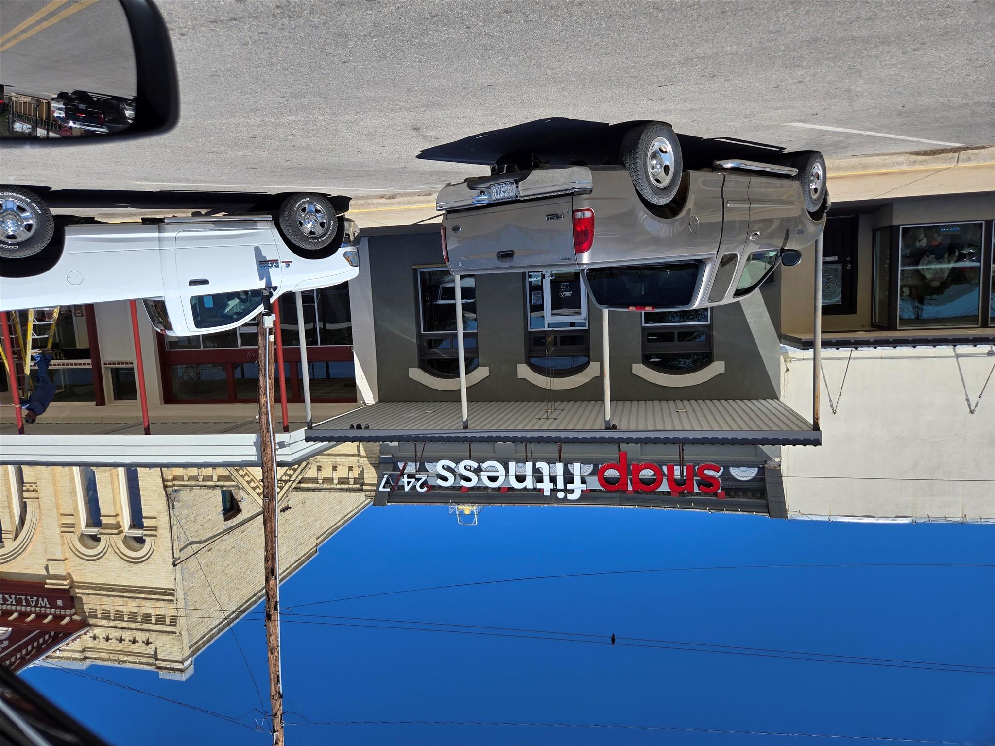 174 Falcon Dr, Luling, TX 78648