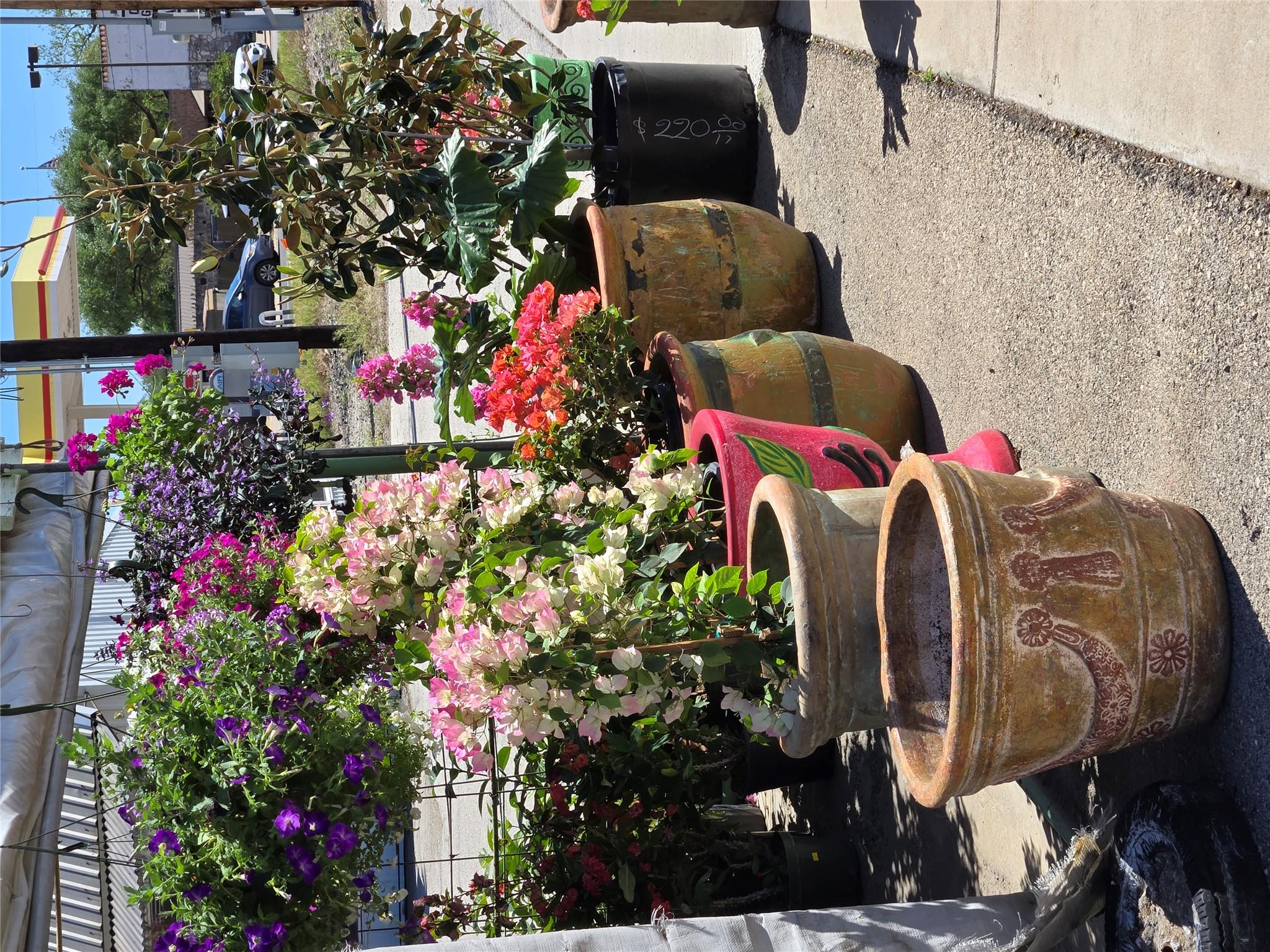 174 Falcon Dr, Luling, TX 78648