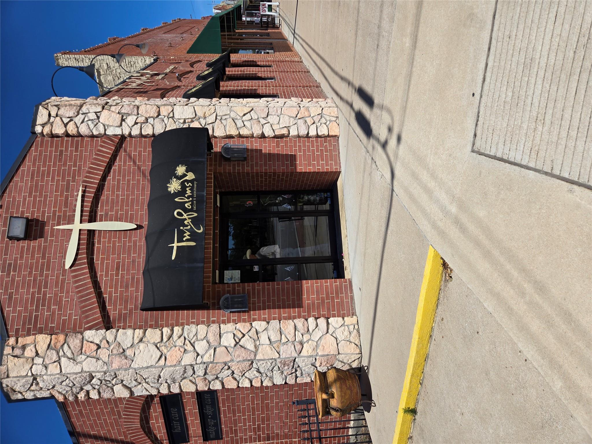 174 Falcon Dr, Luling, TX 78648