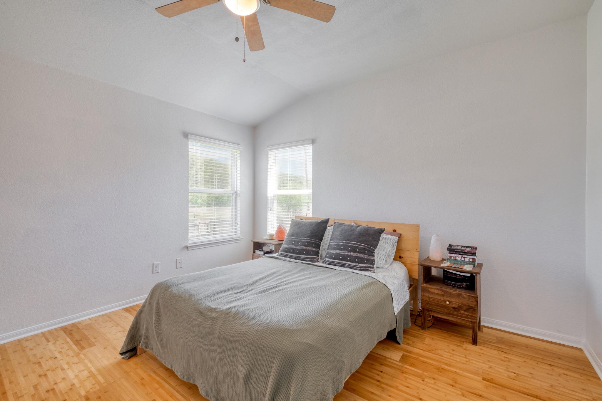 174 Falcon Dr, Luling, TX 78648