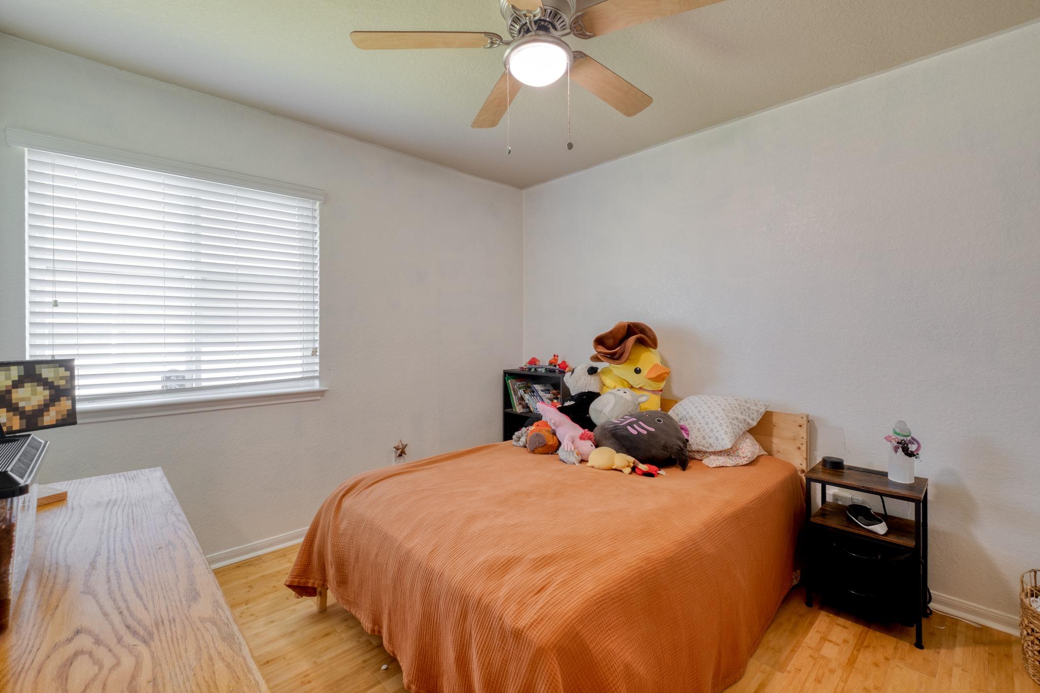 174 Falcon Dr, Luling, TX 78648