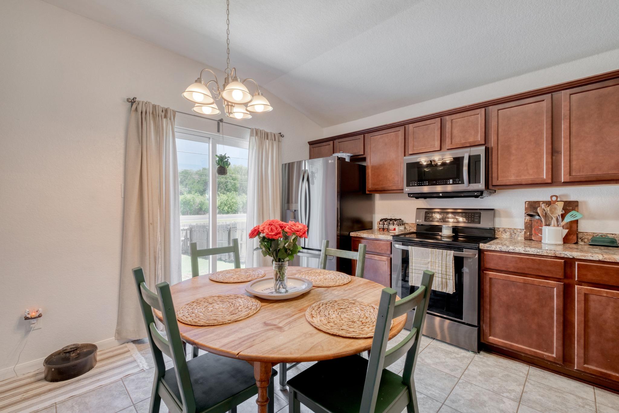 174 Falcon Dr, Luling, TX 78648