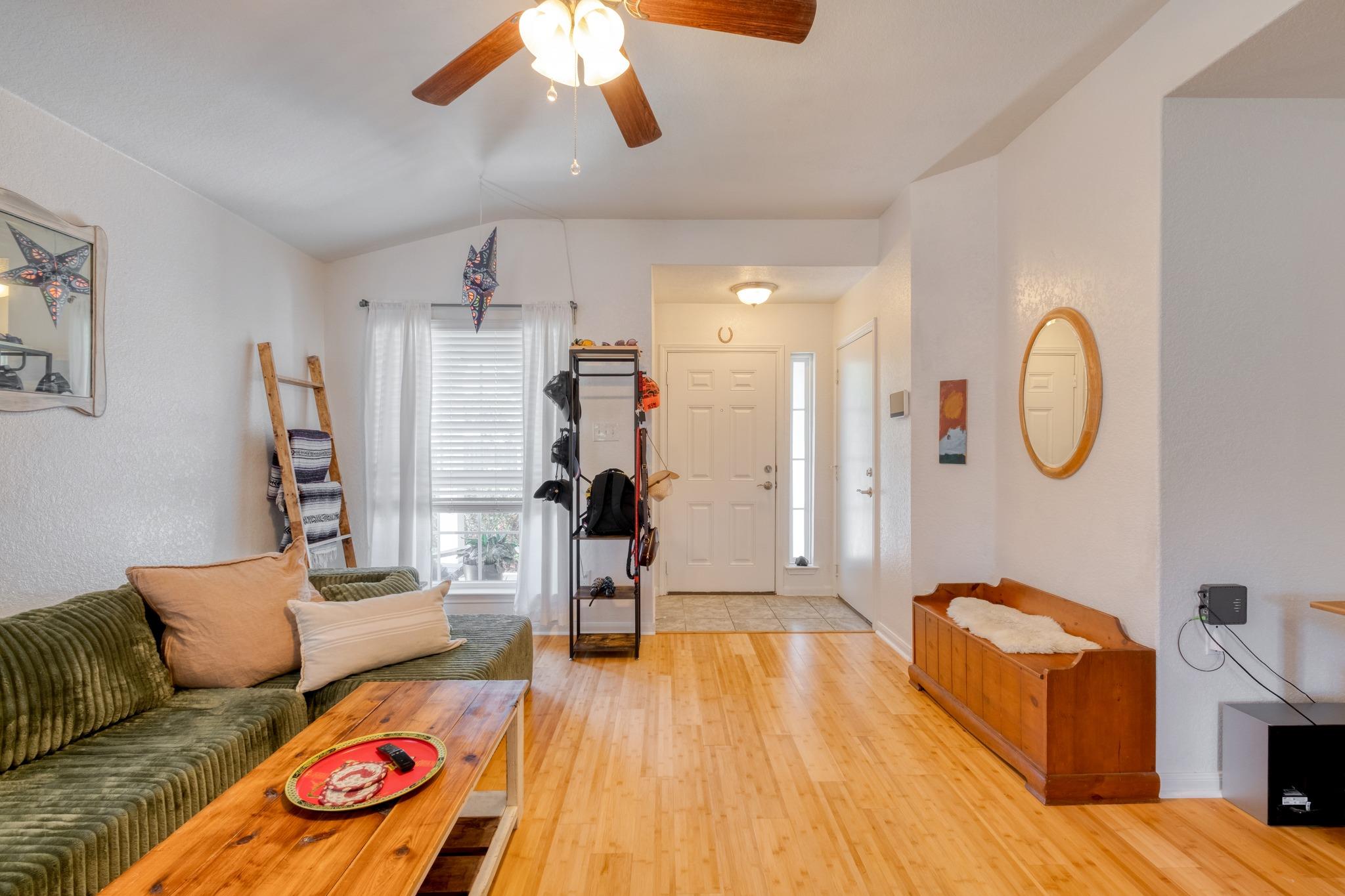 174 Falcon Dr, Luling, TX 78648