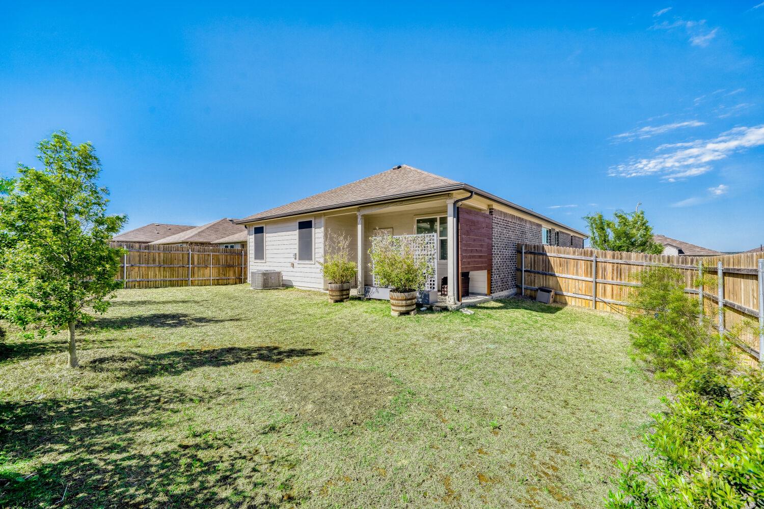 128 Sky Meadows Cir, San Marcos, TX 78666