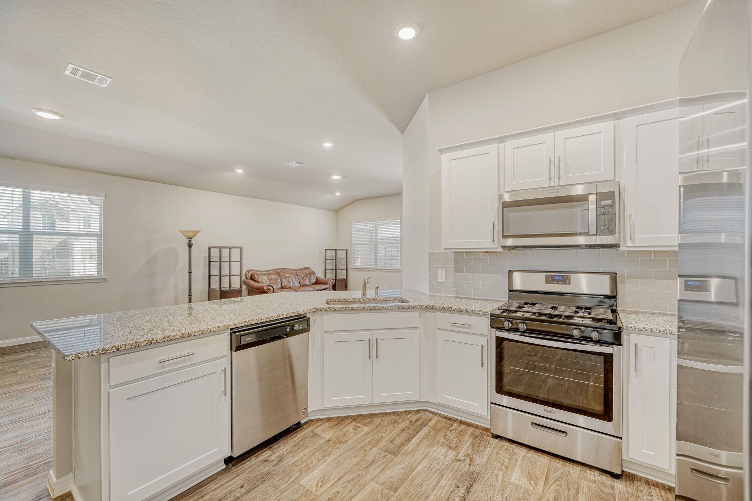 128 Sky Meadows Cir, San Marcos, TX 78666