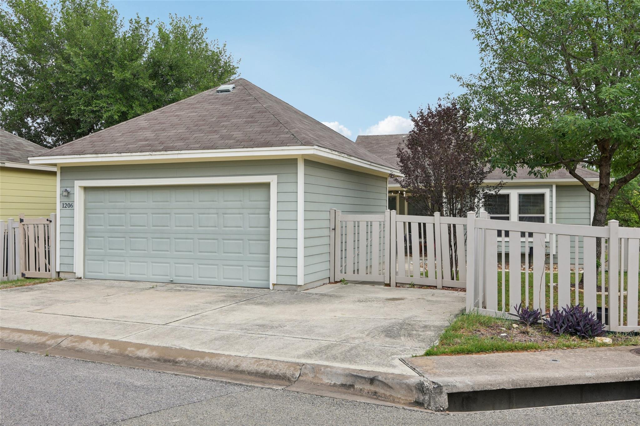 1206 Sanders, Kyle, TX 78640