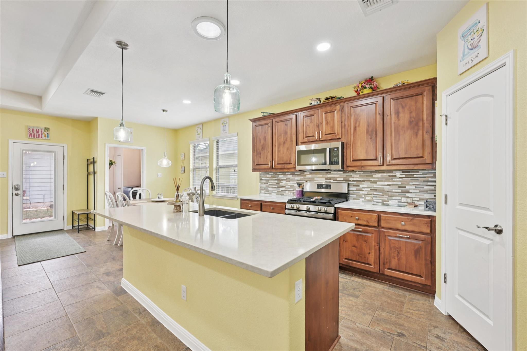 1206 Sanders, Kyle, TX 78640