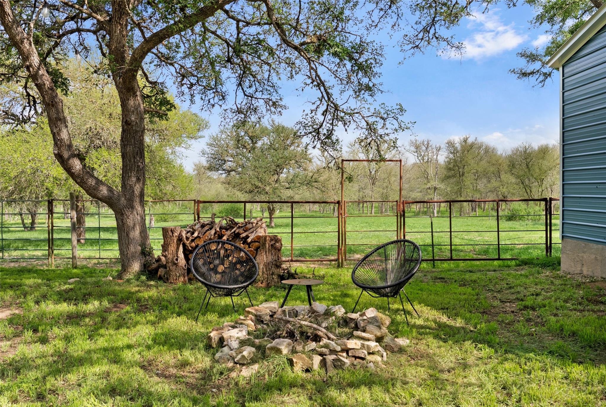 274 Old Austin Trl, Elgin, TX 78621