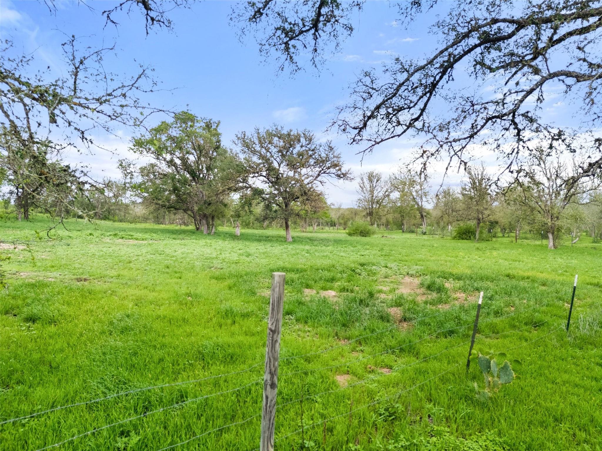 274 Old Austin Trl, Elgin, TX 78621