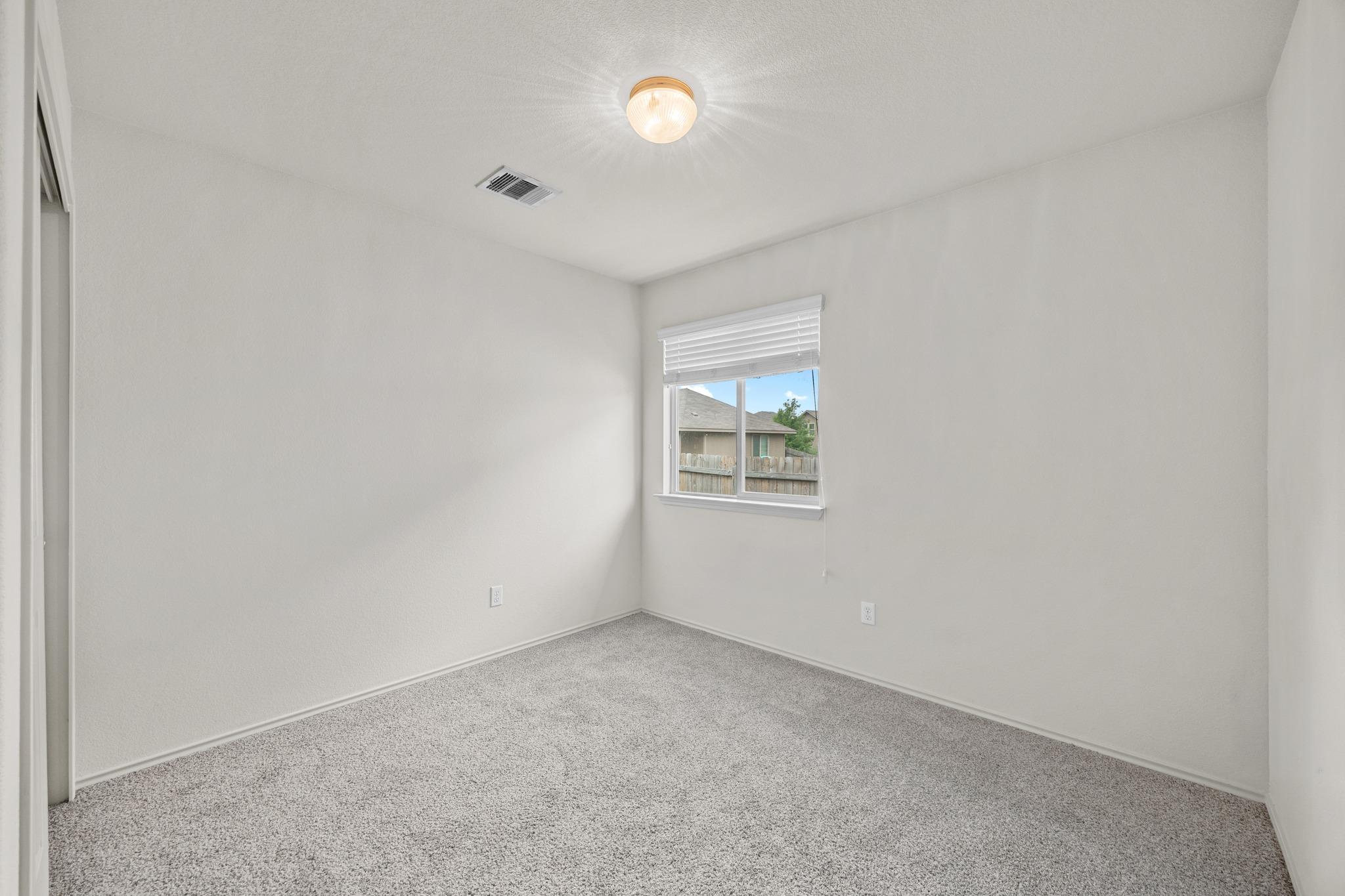 621 Amber Ln, Jarrell, TX 76537