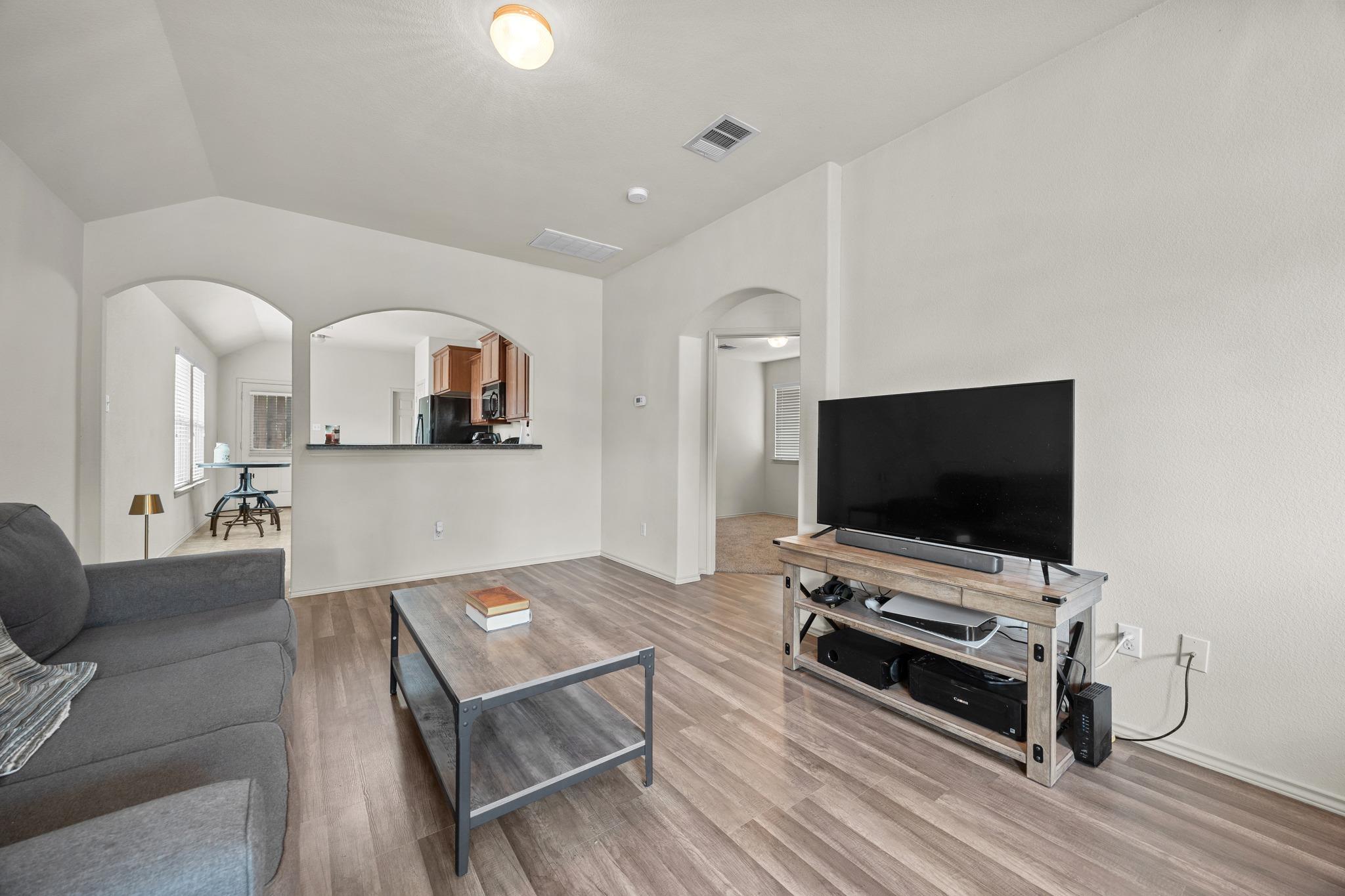 621 Amber Ln, Jarrell, TX 76537