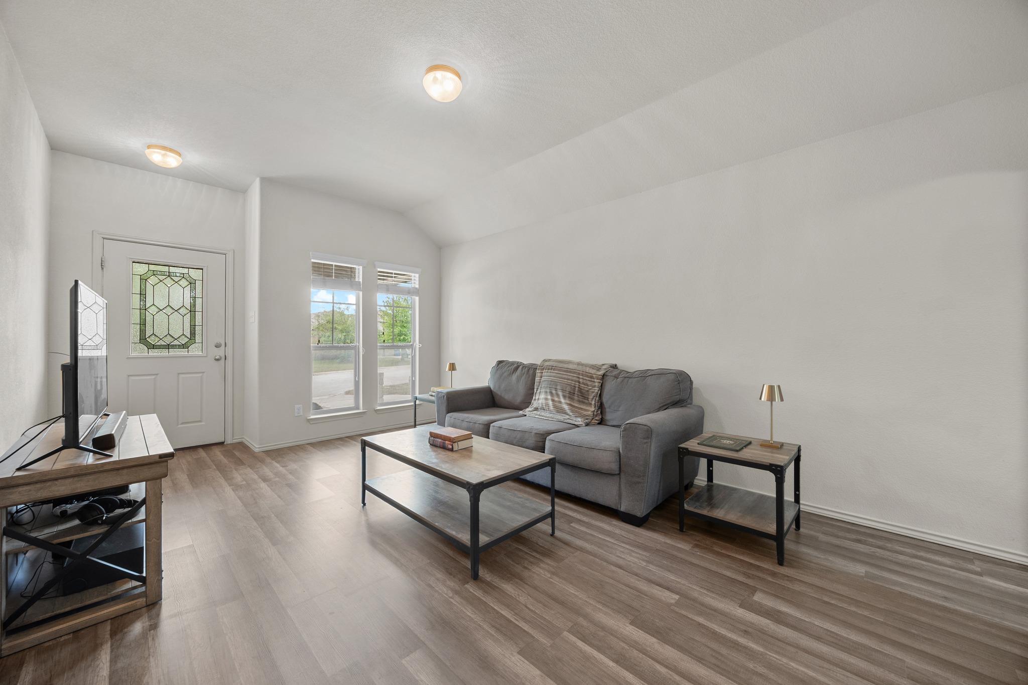 621 Amber Ln, Jarrell, TX 76537