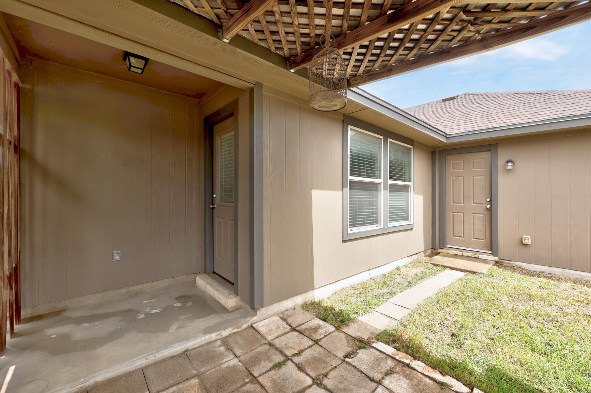 621 Amber Ln, Jarrell, TX 76537