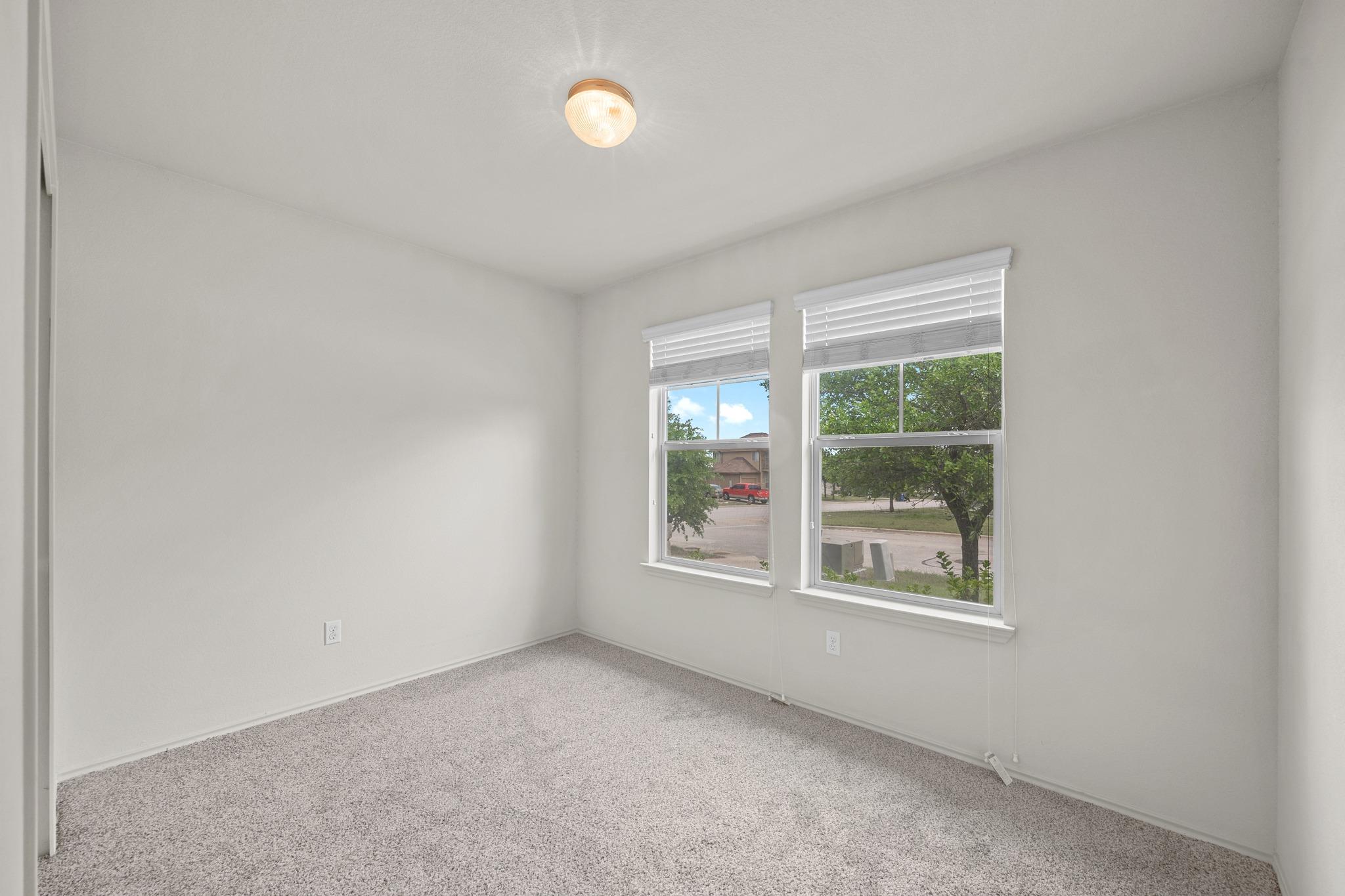 621 Amber Ln, Jarrell, TX 76537