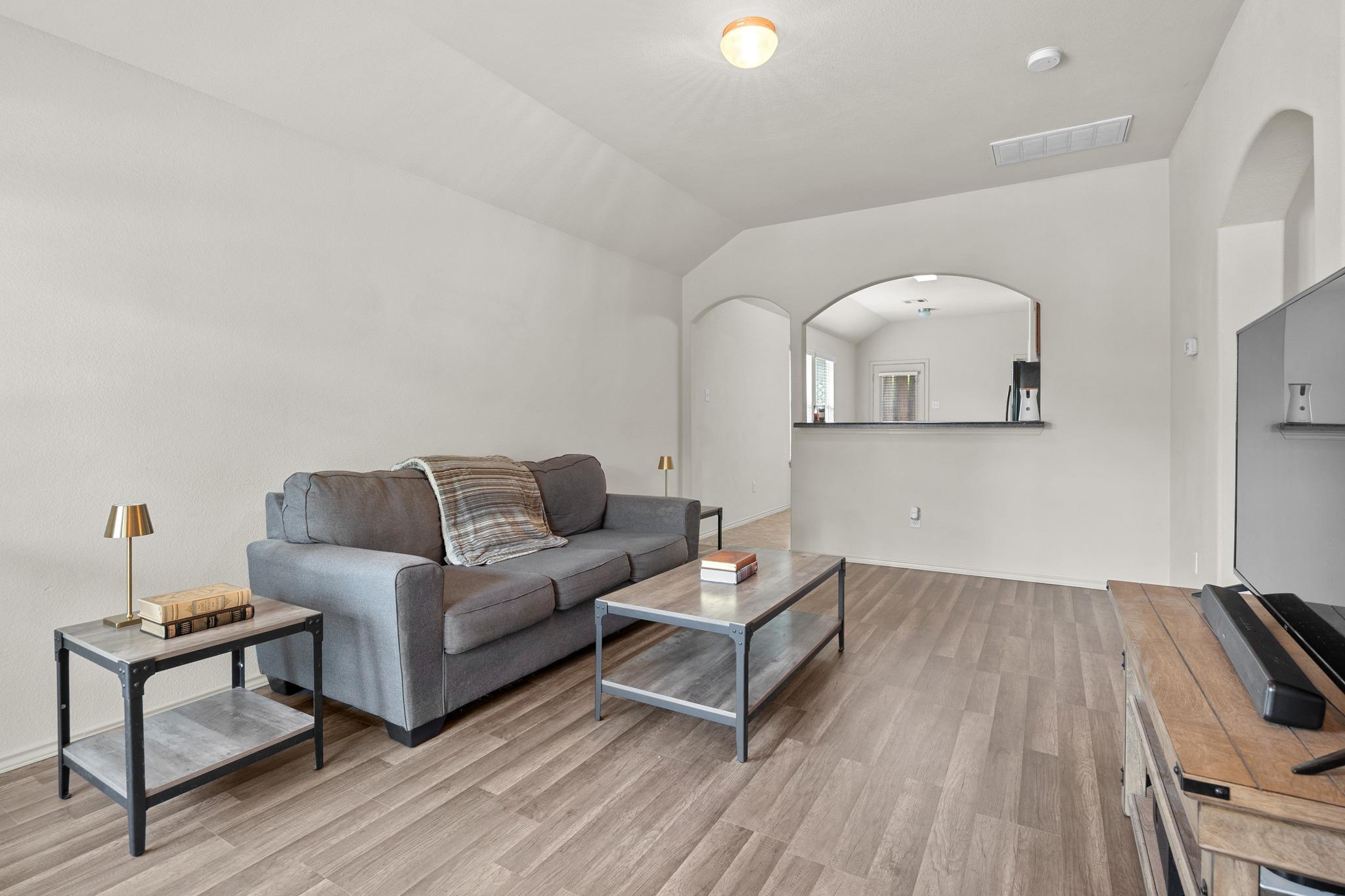 621 Amber Ln, Jarrell, TX 76537