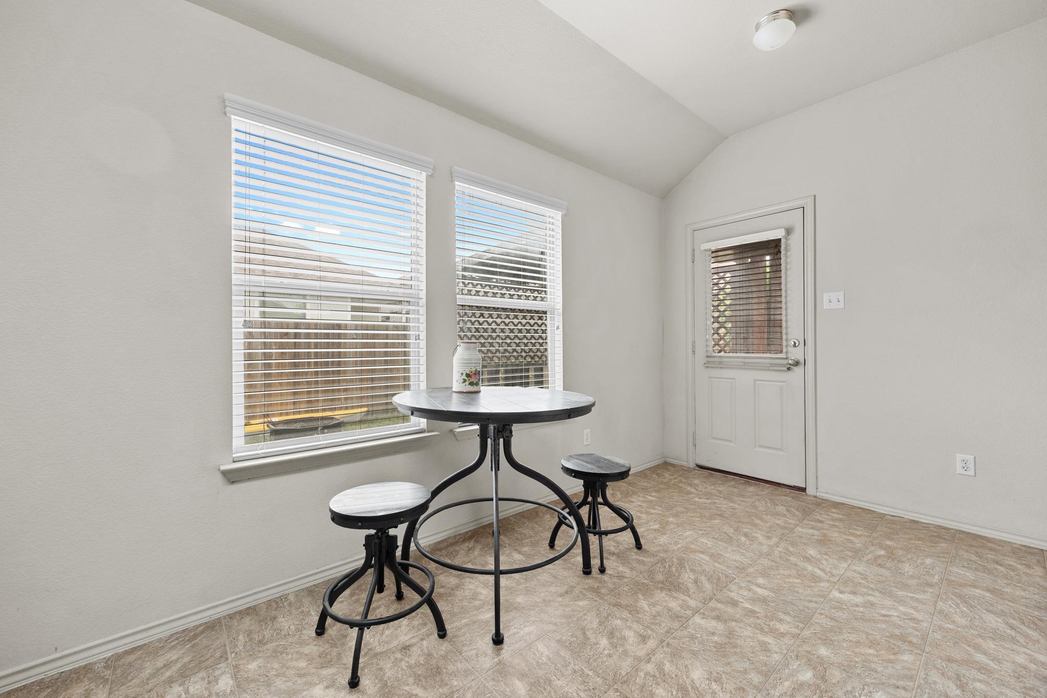 621 Amber Ln, Jarrell, TX 76537