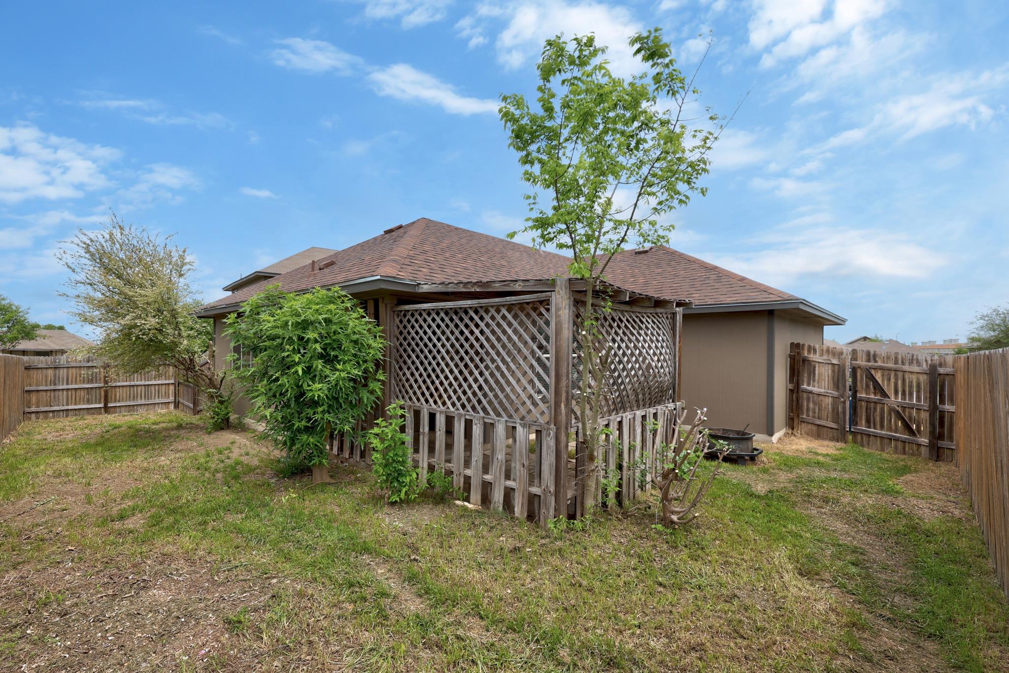 621 Amber Ln, Jarrell, TX 76537