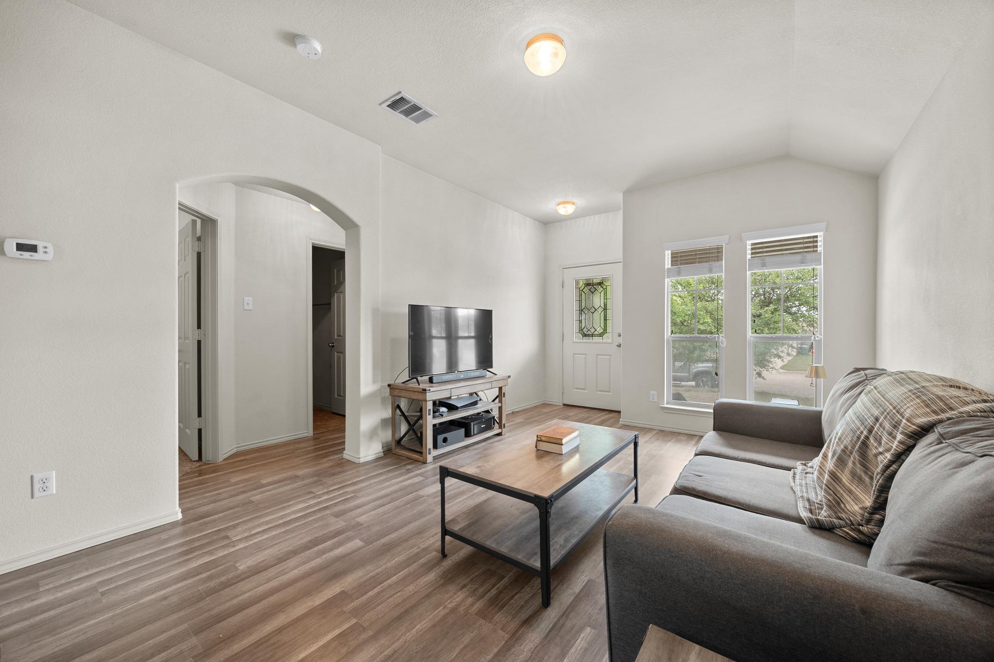 621 Amber Ln, Jarrell, TX 76537