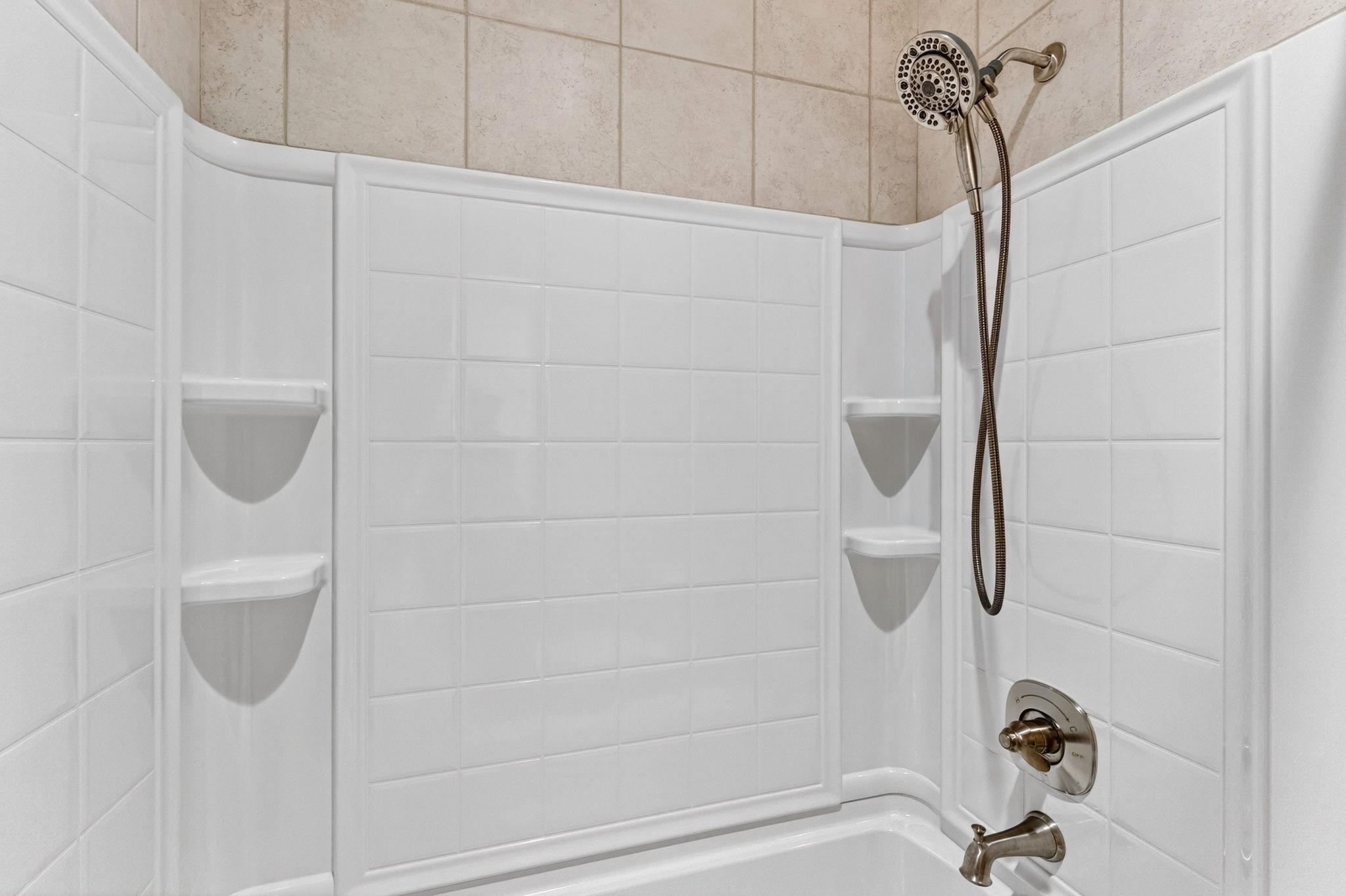 606 Rogart Dr, Spicewood, TX 78669