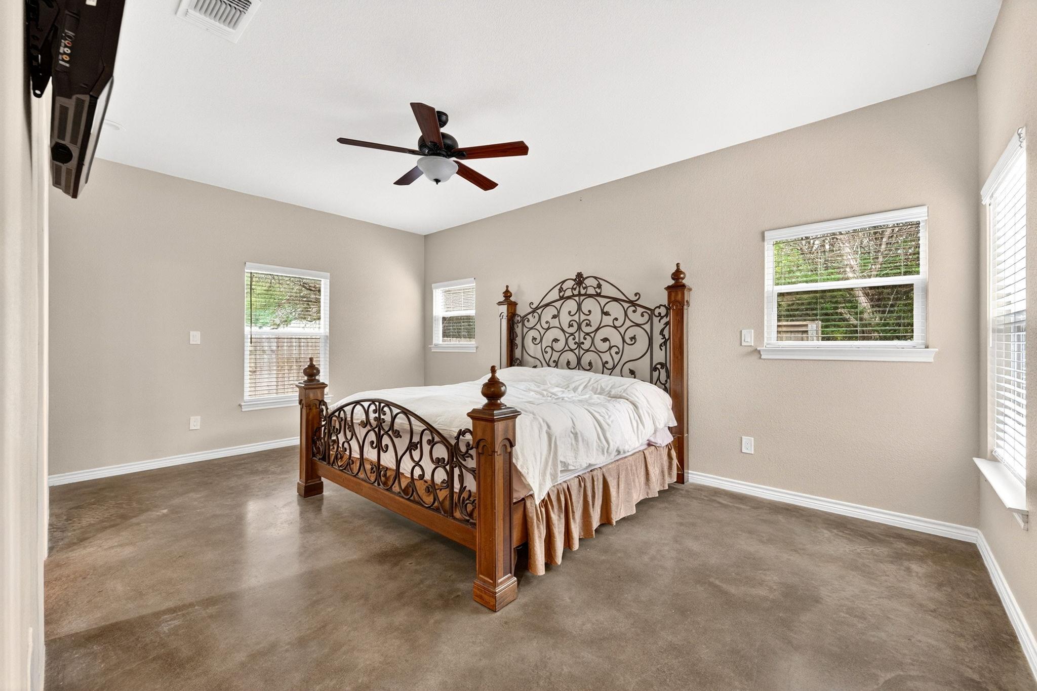 606 Rogart Dr, Spicewood, TX 78669