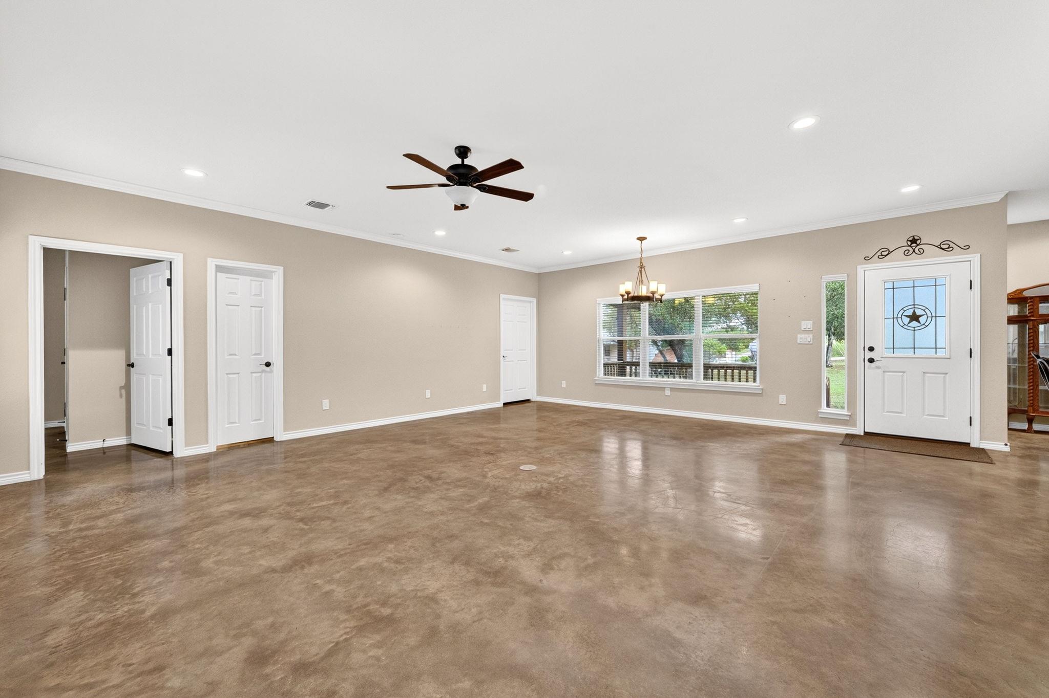 606 Rogart Dr, Spicewood, TX 78669