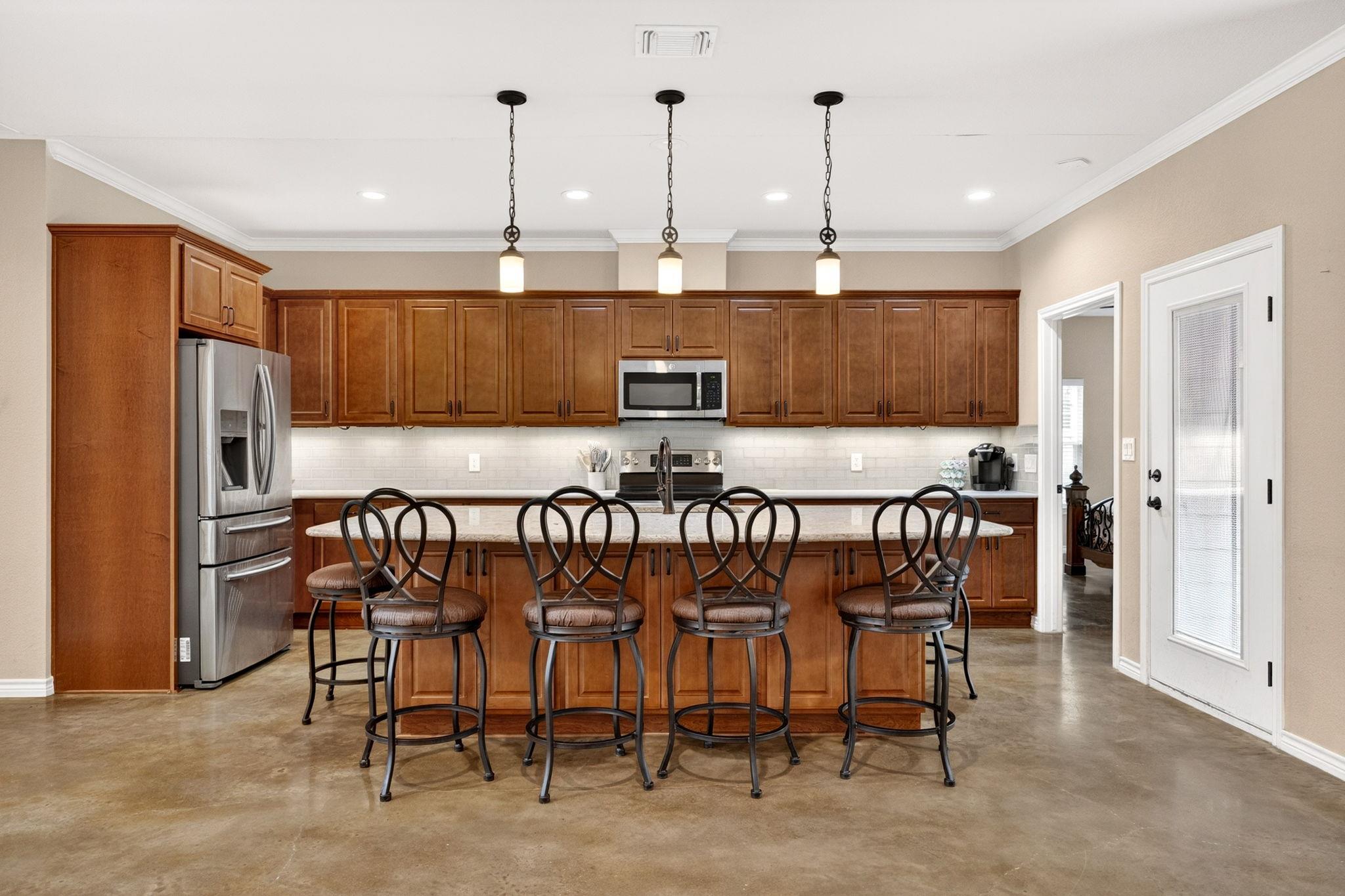 606 Rogart Dr, Spicewood, TX 78669