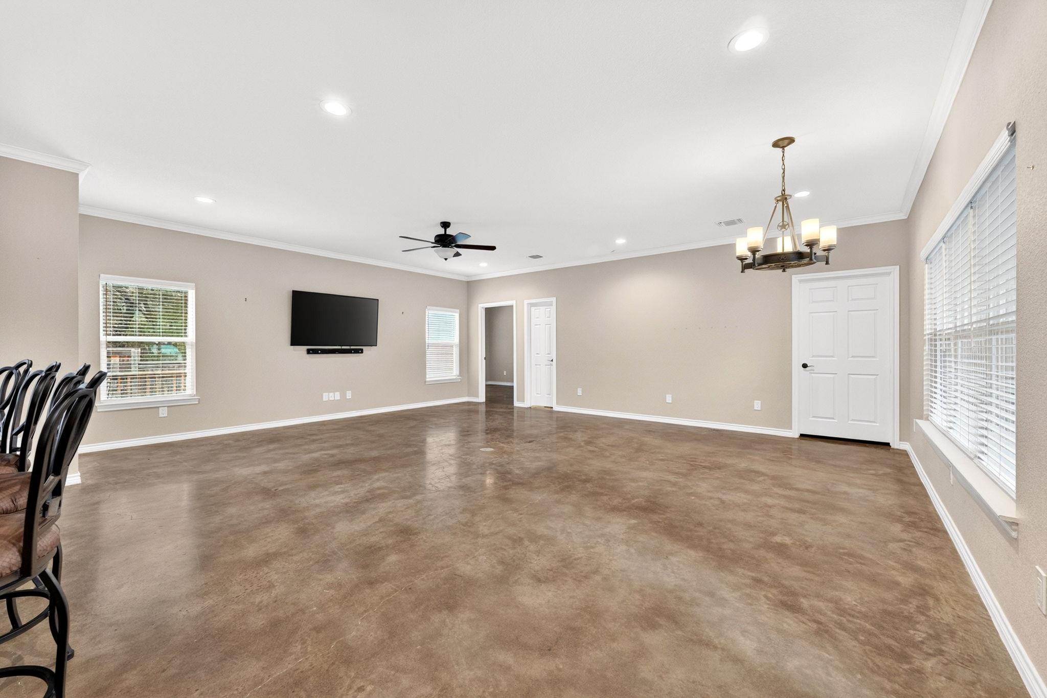 606 Rogart Dr, Spicewood, TX 78669