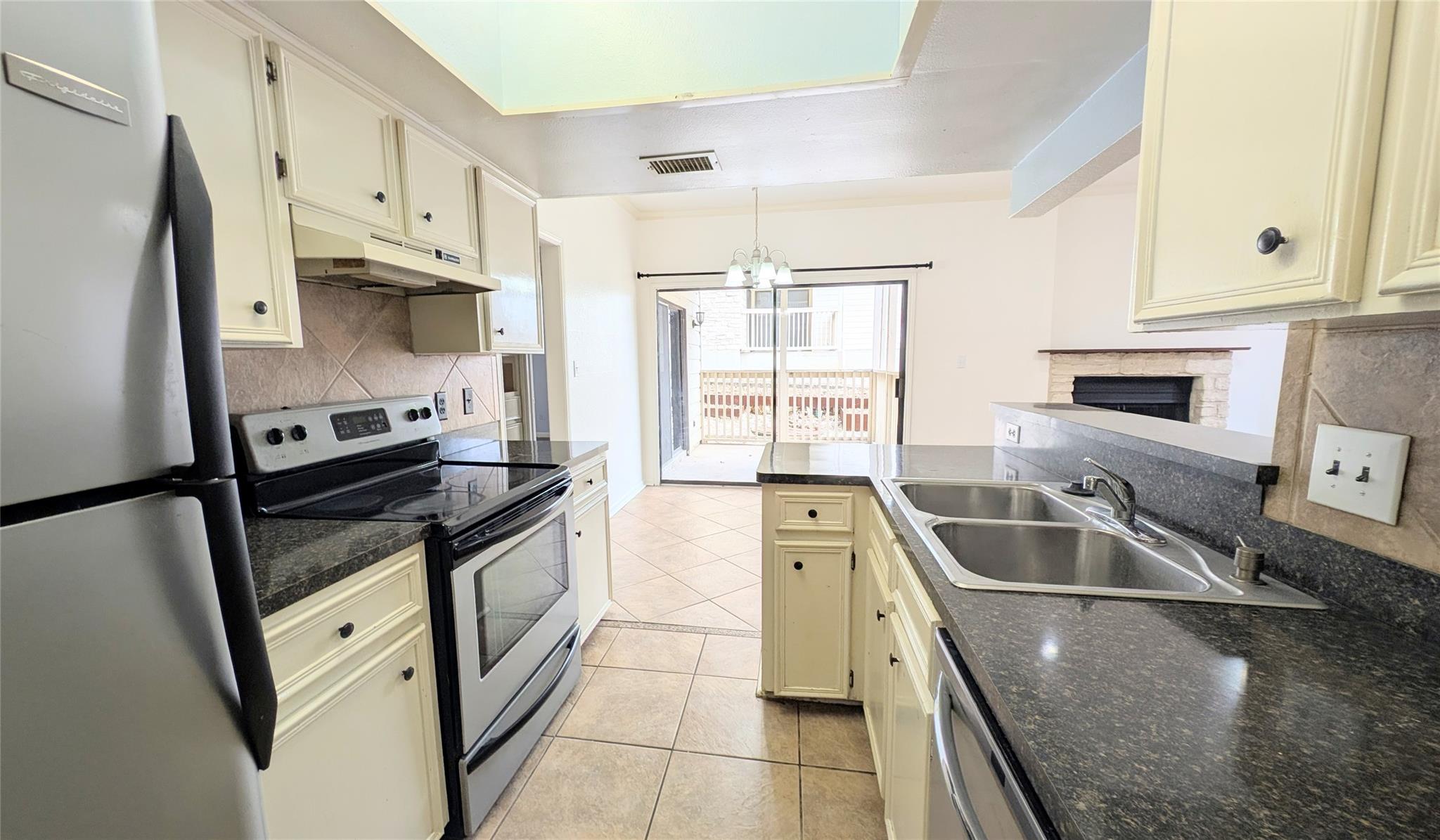 1013 Chestnut St # C2, San Marcos, TX 78666