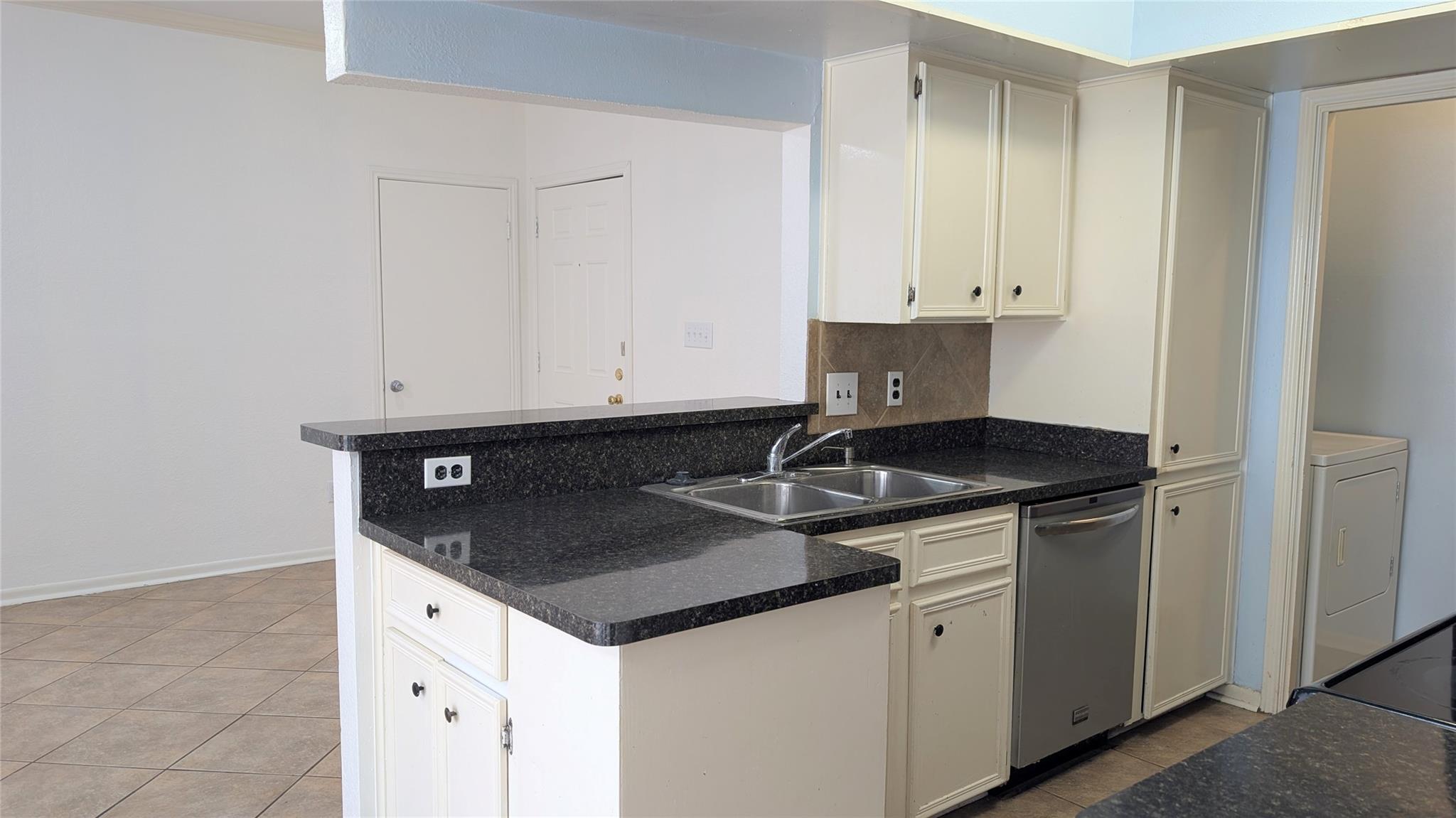 1013 Chestnut St # C2, San Marcos, TX 78666