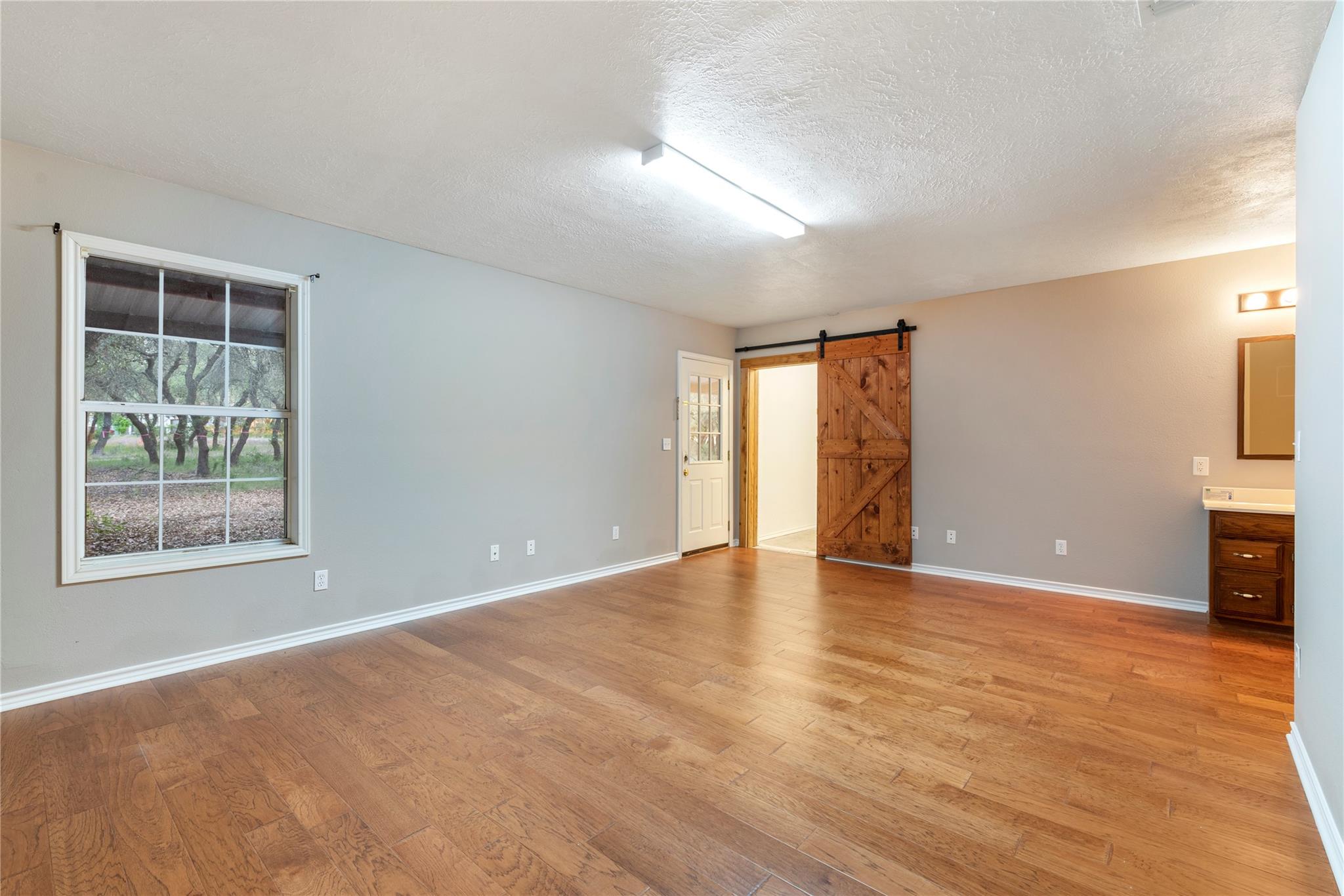 1050 Oak Grove Rd, Leander, TX 78641