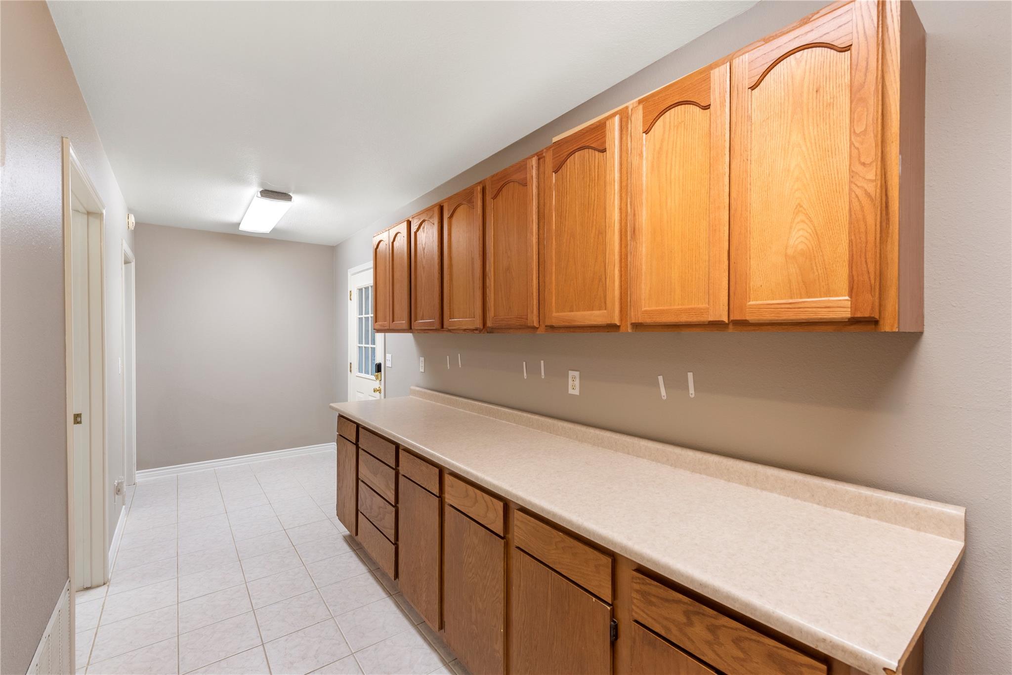 1050 Oak Grove Rd, Leander, TX 78641