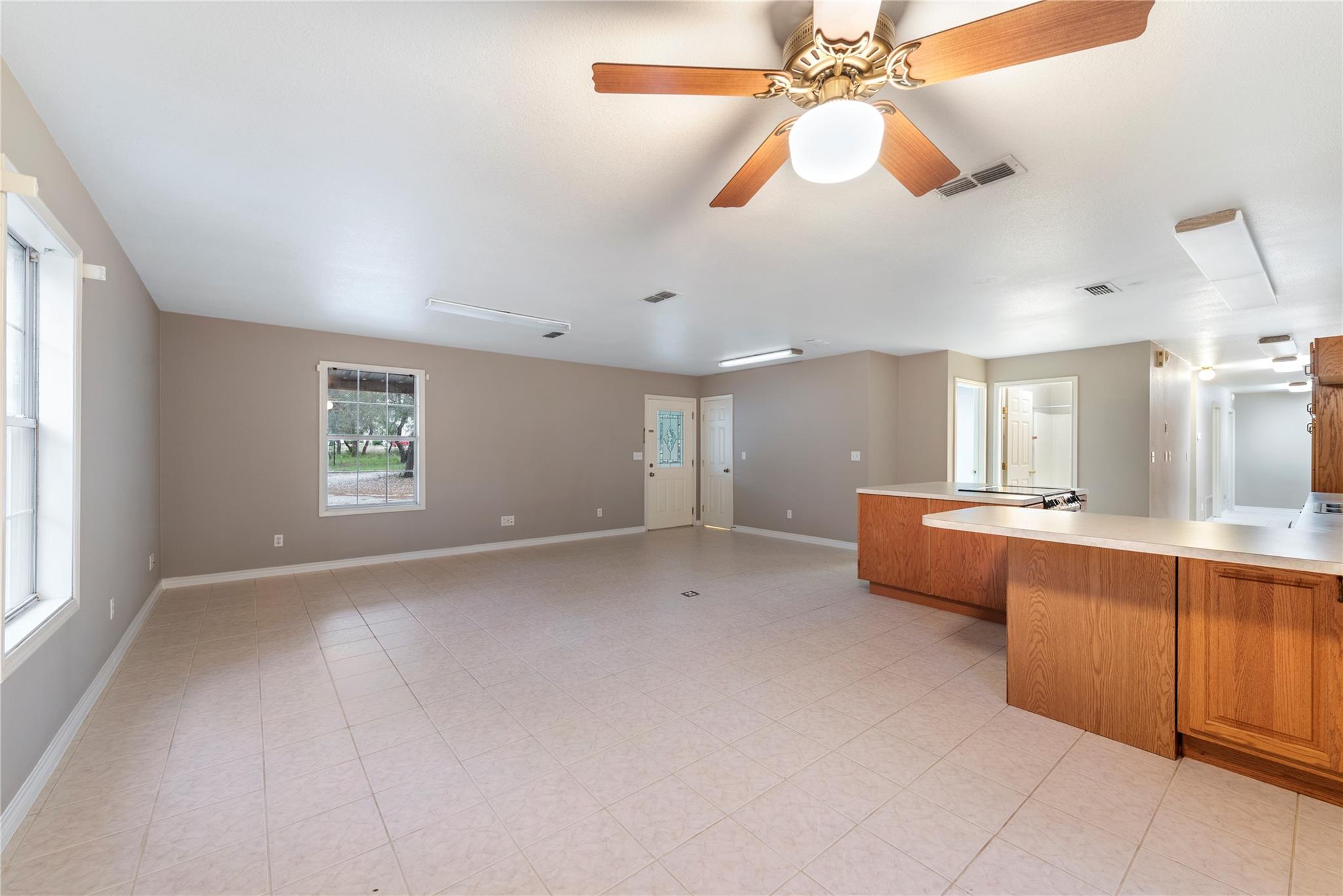 1050 Oak Grove Rd, Leander, TX 78641