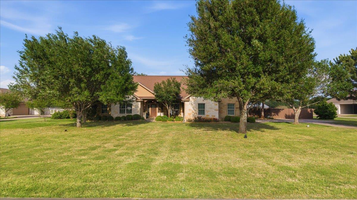 111 Axis Trl, Bastrop, TX 78602