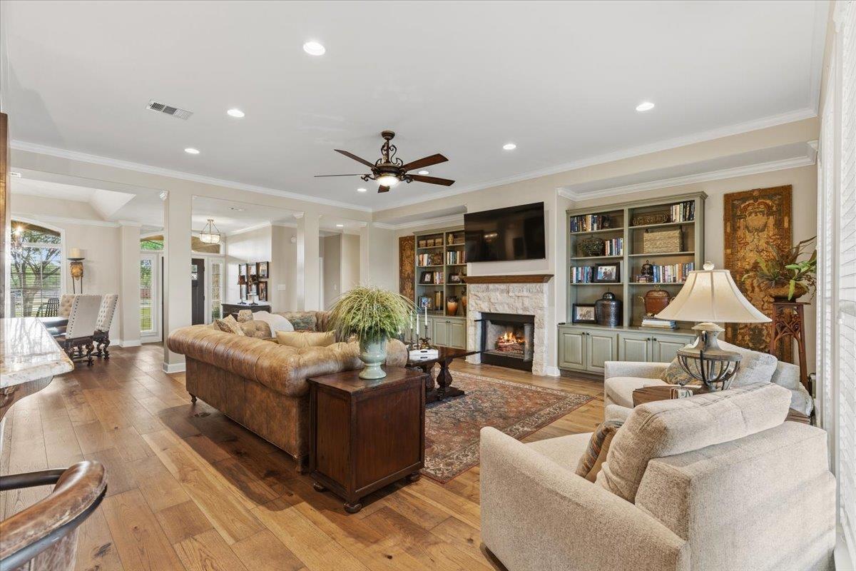 111 Axis Trl, Bastrop, TX 78602