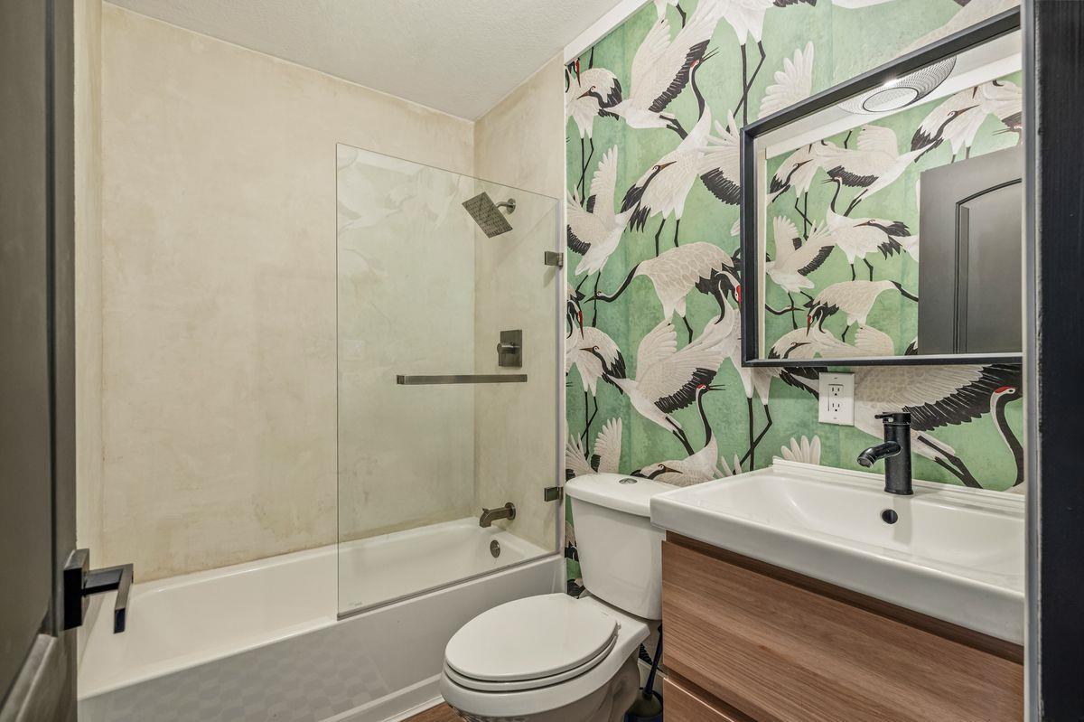 510 Thousand Oaks Dr, Cedar Creek, TX 78612