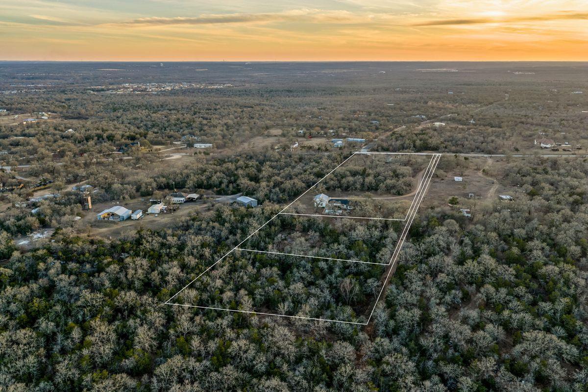 510 Thousand Oaks Dr, Cedar Creek, TX 78612