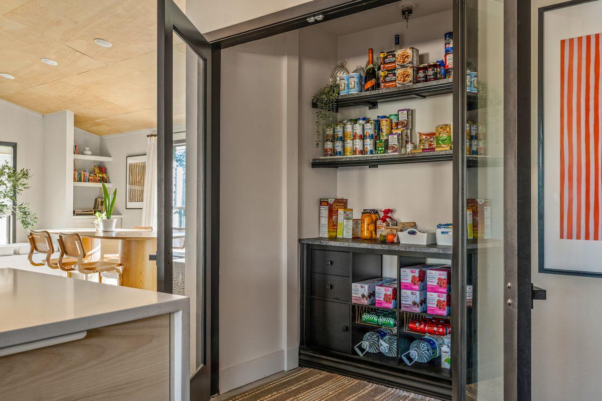 510 Thousand Oaks Dr, Cedar Creek, TX 78612