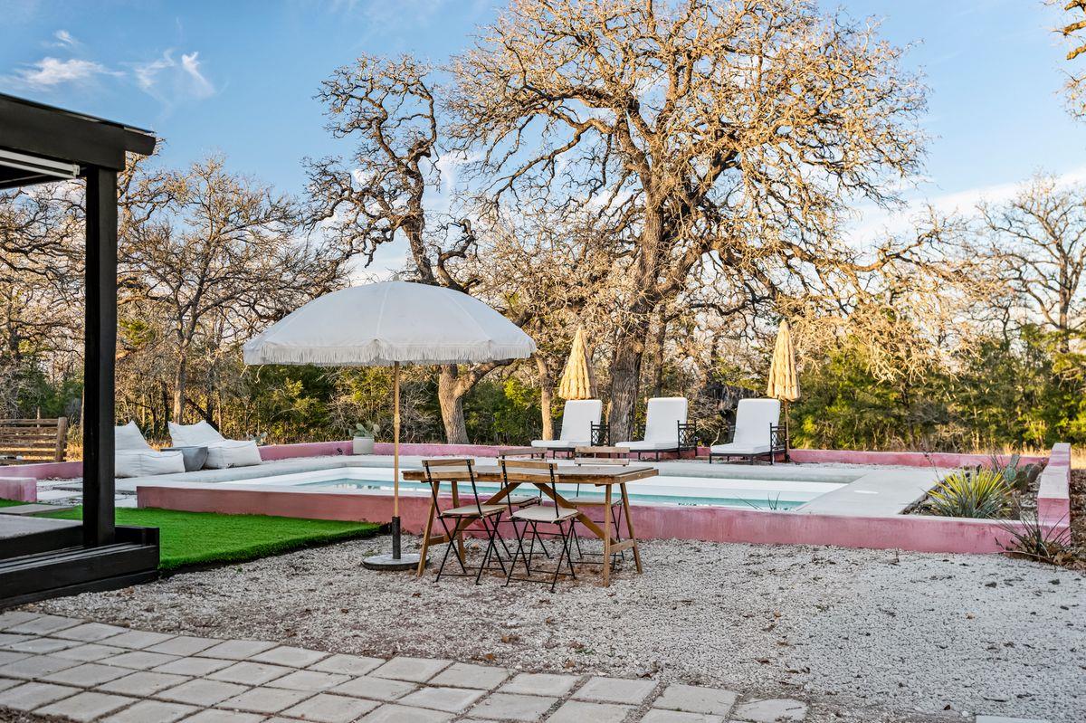 510 Thousand Oaks Dr, Cedar Creek, TX 78612