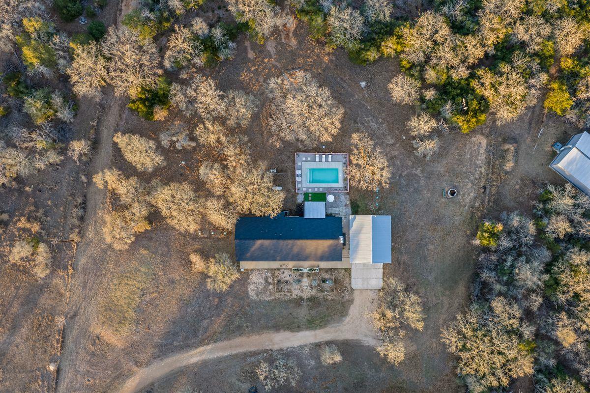 510 Thousand Oaks Dr, Cedar Creek, TX 78612