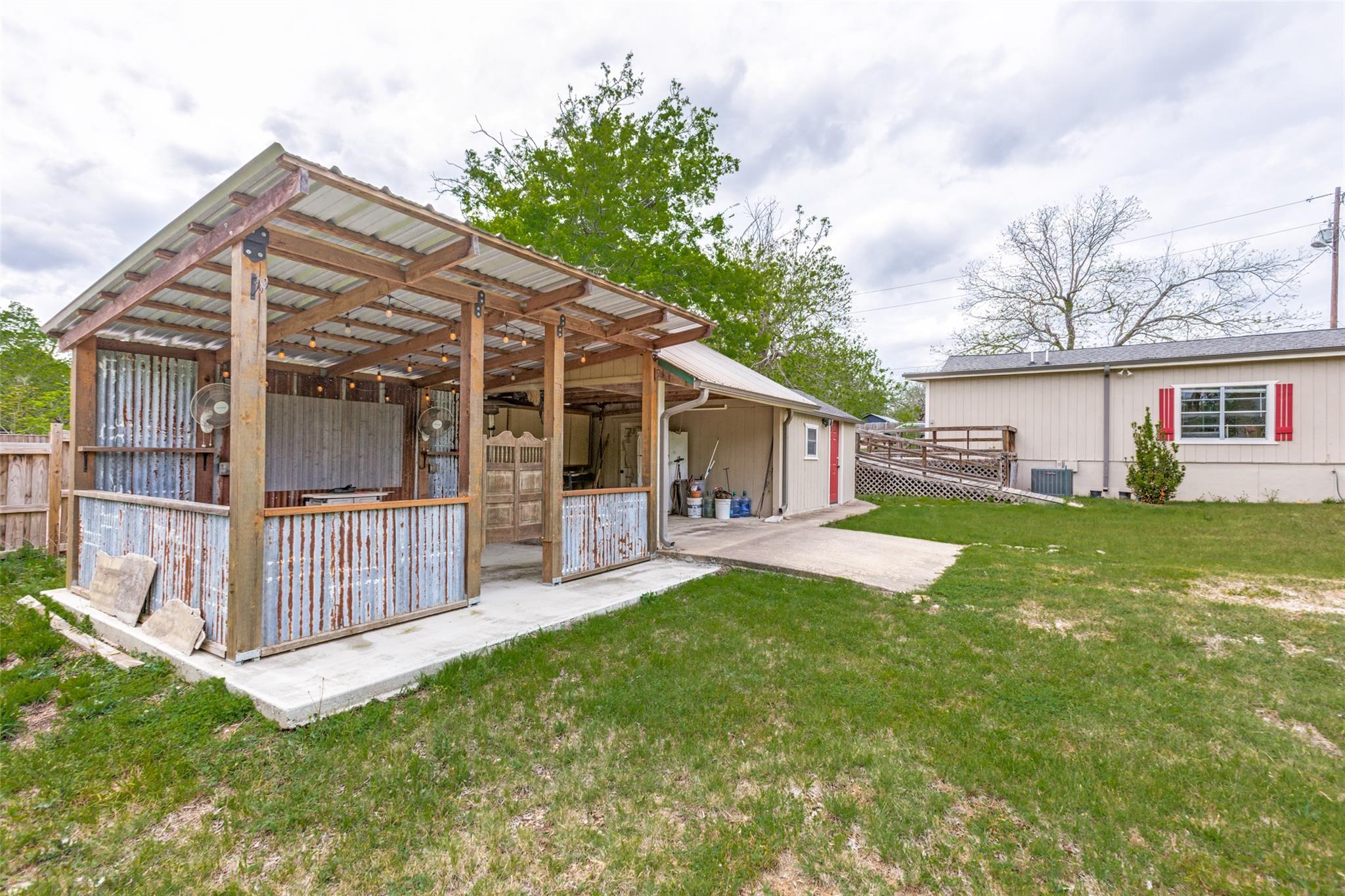 201 Church Hill Ln, Liberty Hill, TX 78642