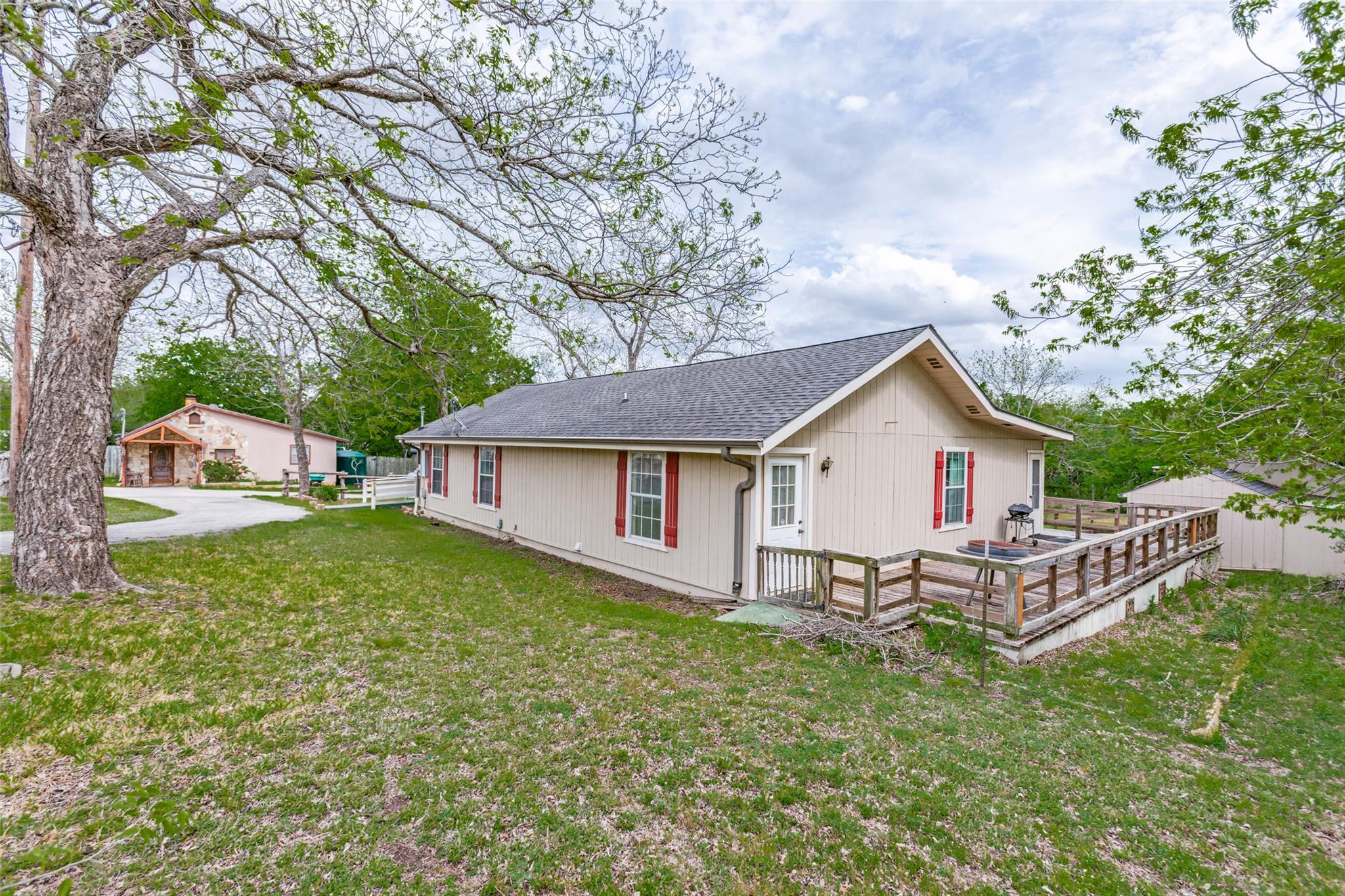201 Church Hill Ln, Liberty Hill, TX 78642