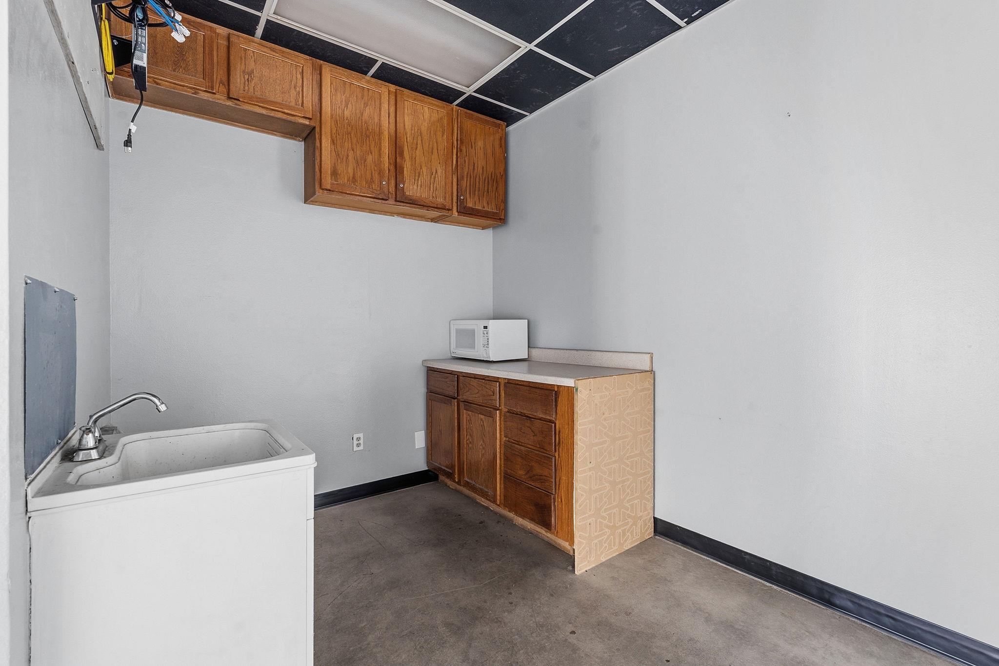 9221 Highway 290 W, Austin, TX 78736