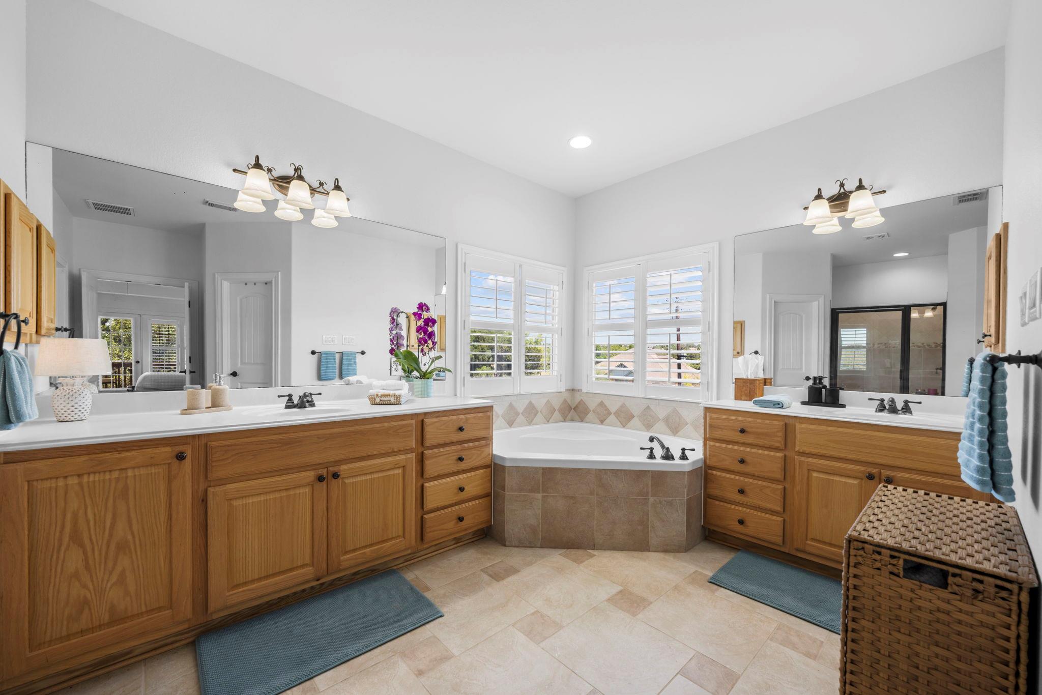 600 Lake Side Cv, Georgetown, TX 78628